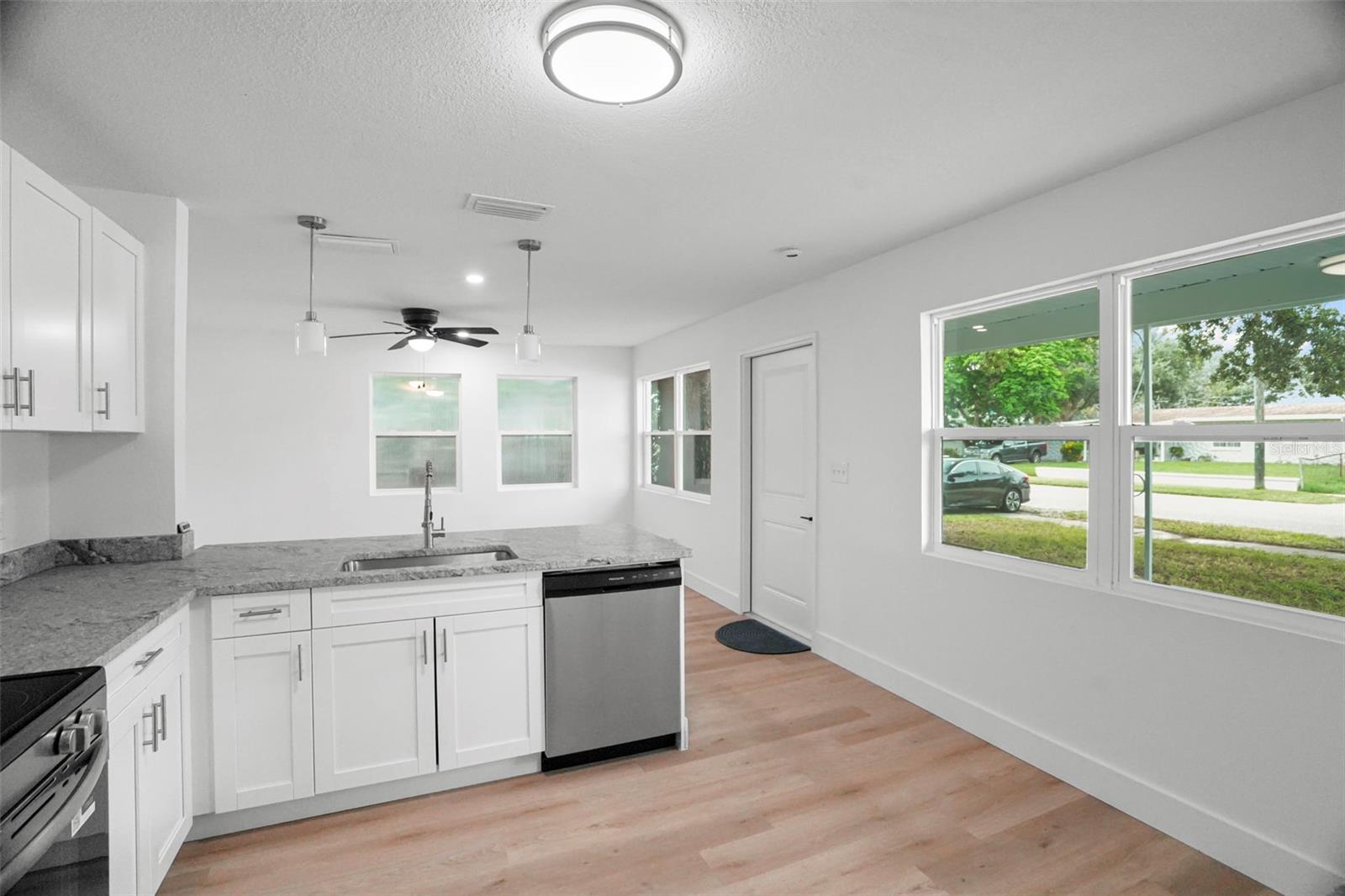 4406 W WALLACE AVE — photo 16