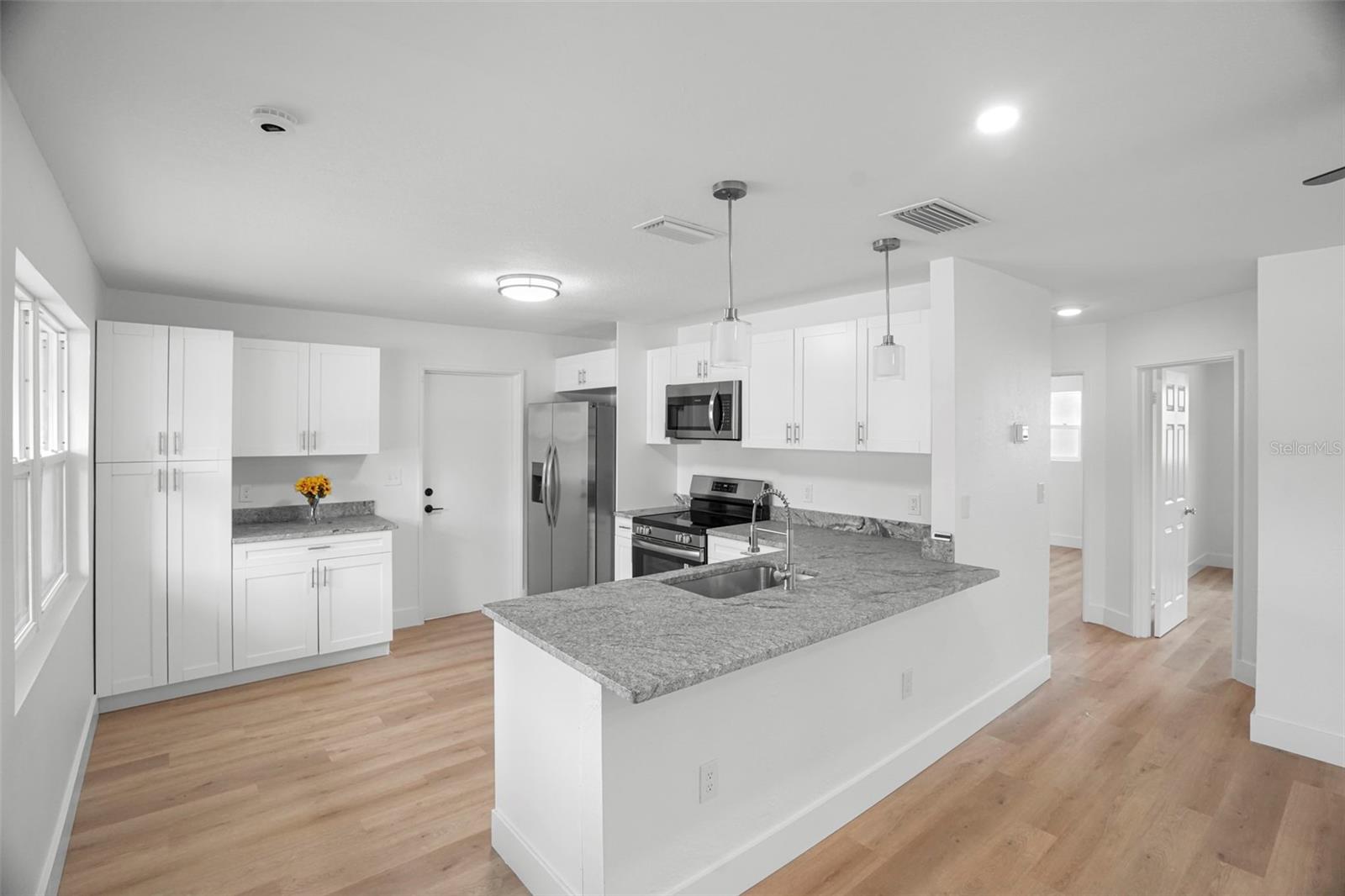 4406 W WALLACE AVE — photo 7
