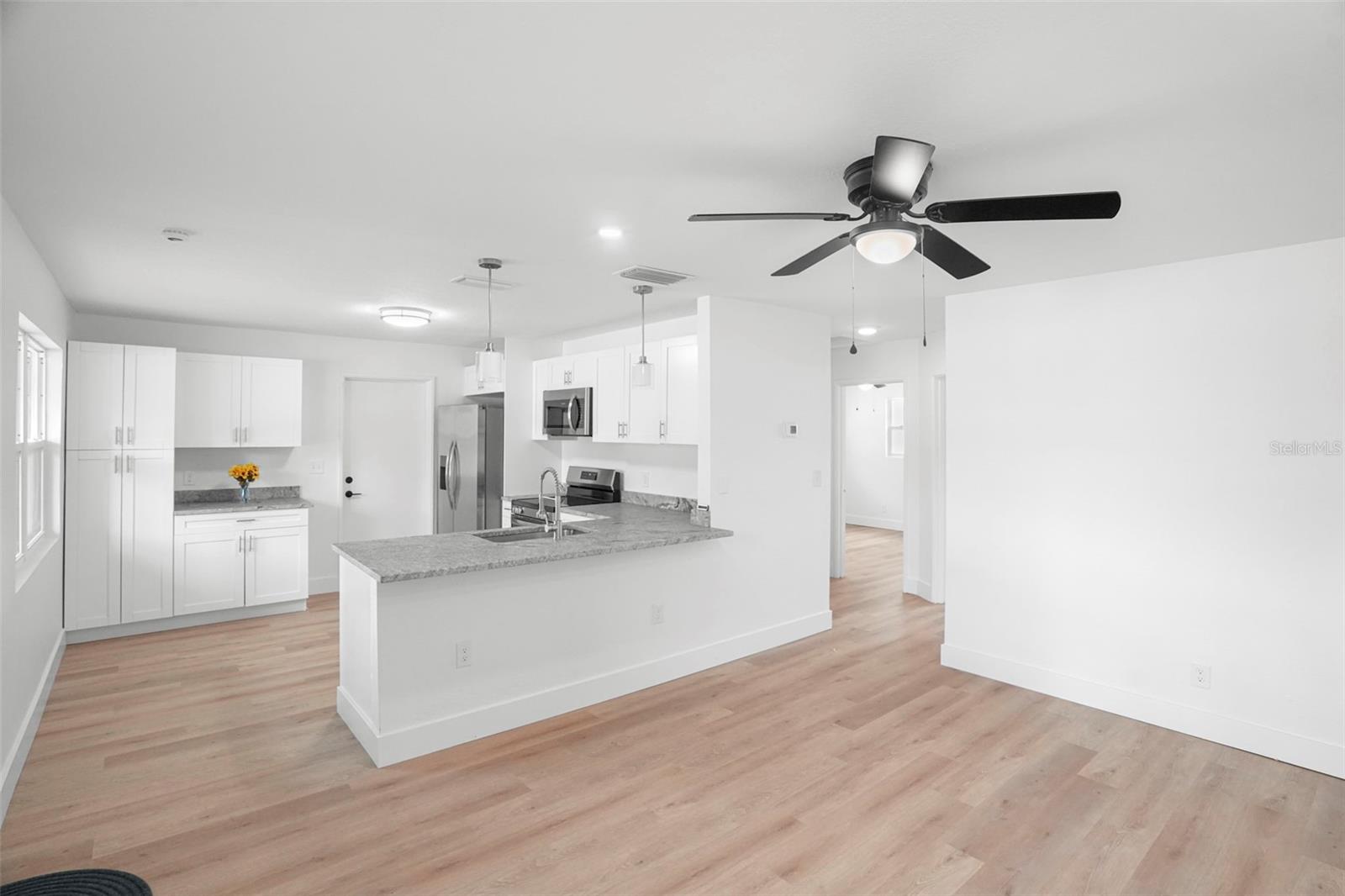 4406 W WALLACE AVE — photo 4