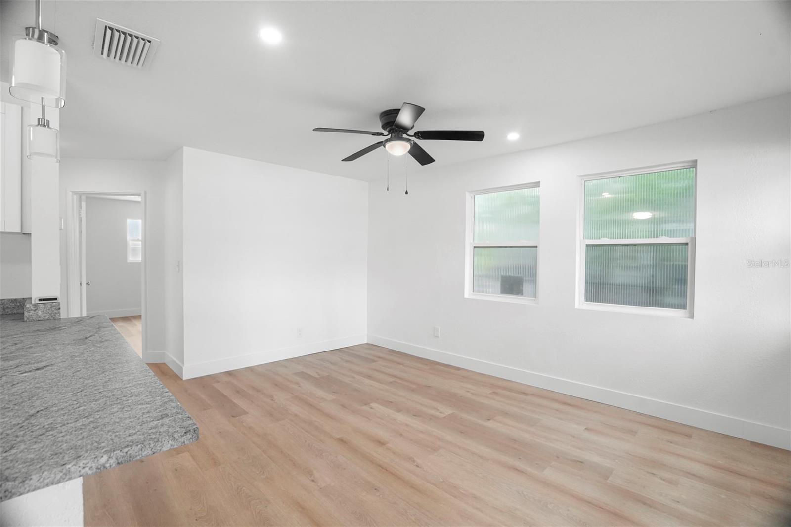 4406 W WALLACE AVE — photo 17