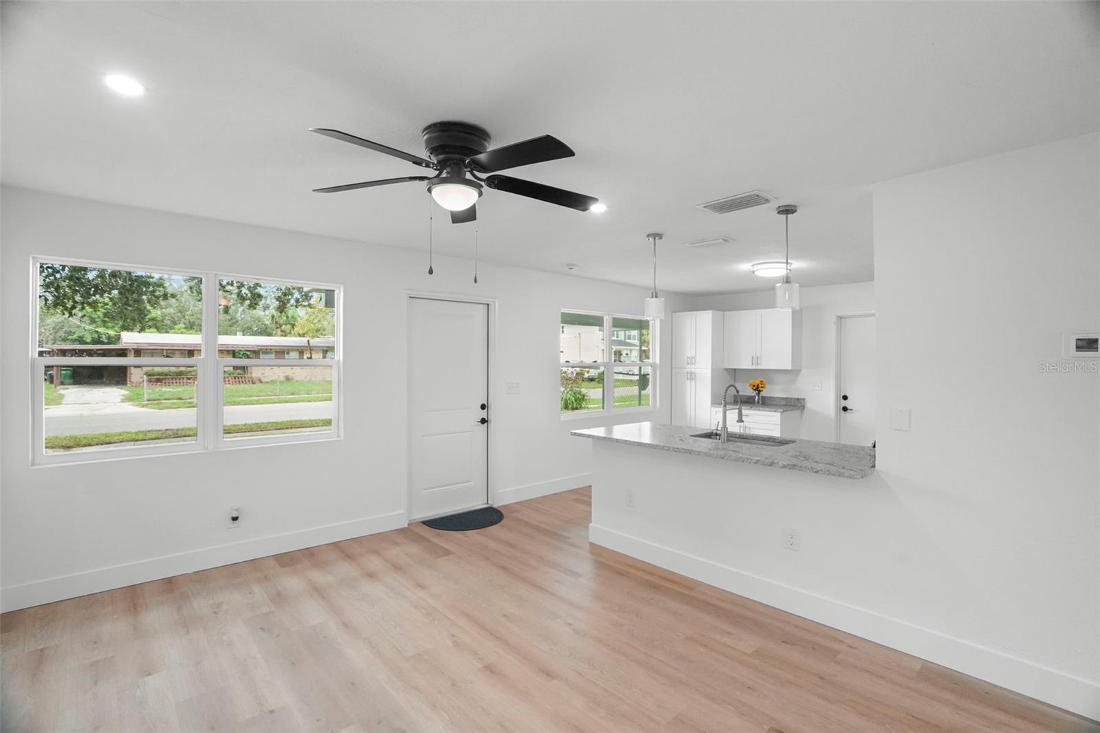 4406 W WALLACE AVE — photo 11