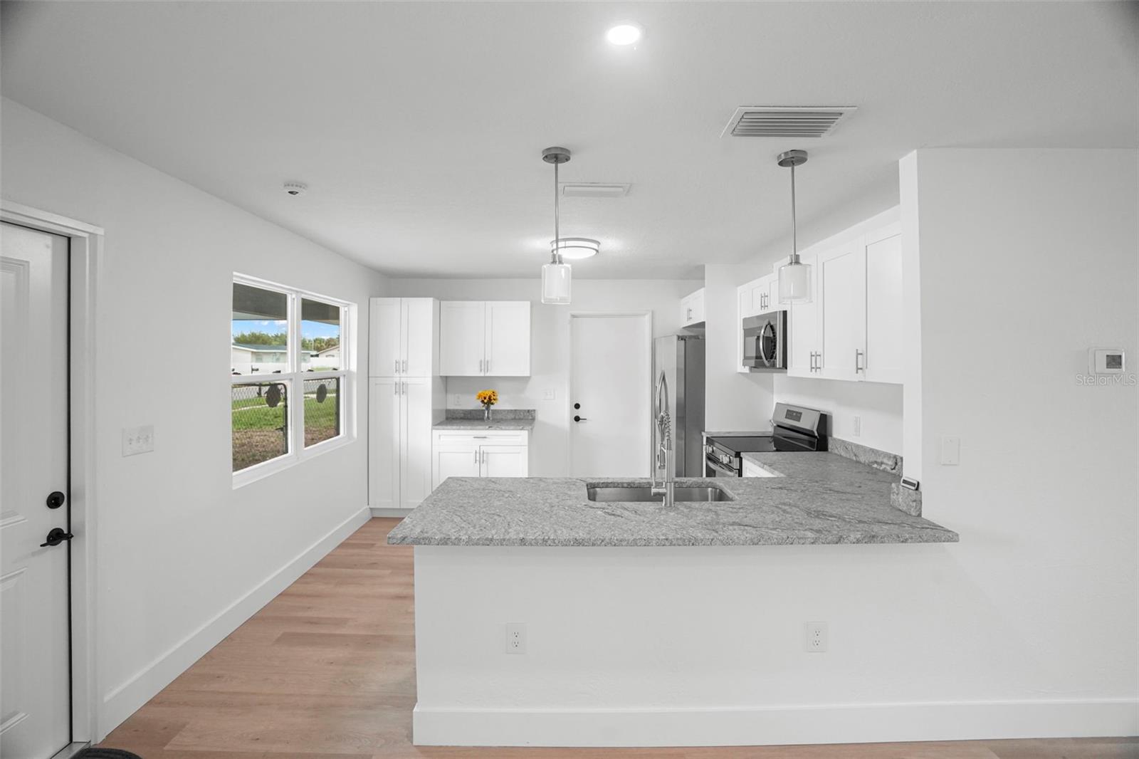 4406 W WALLACE AVE — photo 6