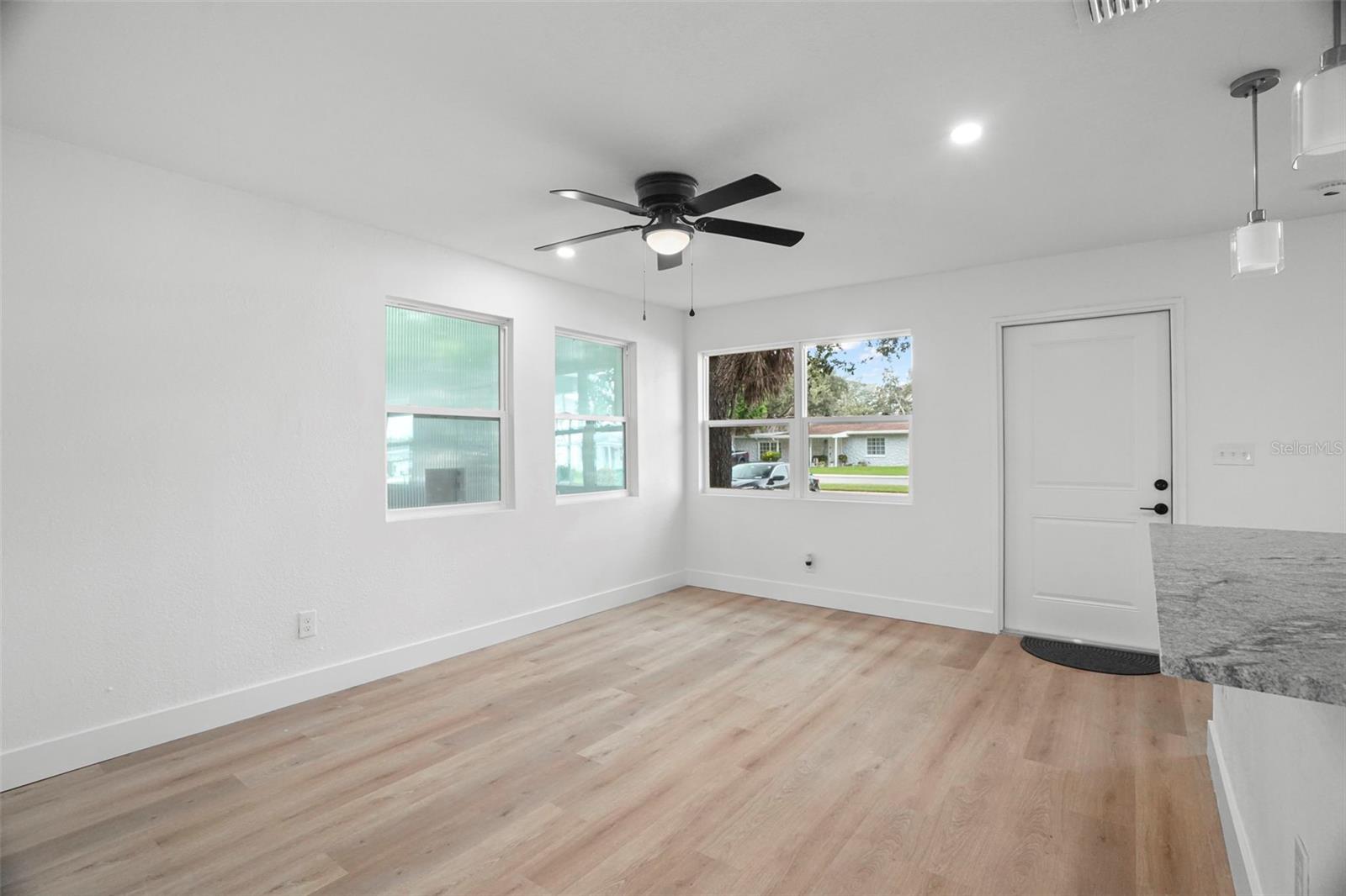 4406 W WALLACE AVE — photo 12