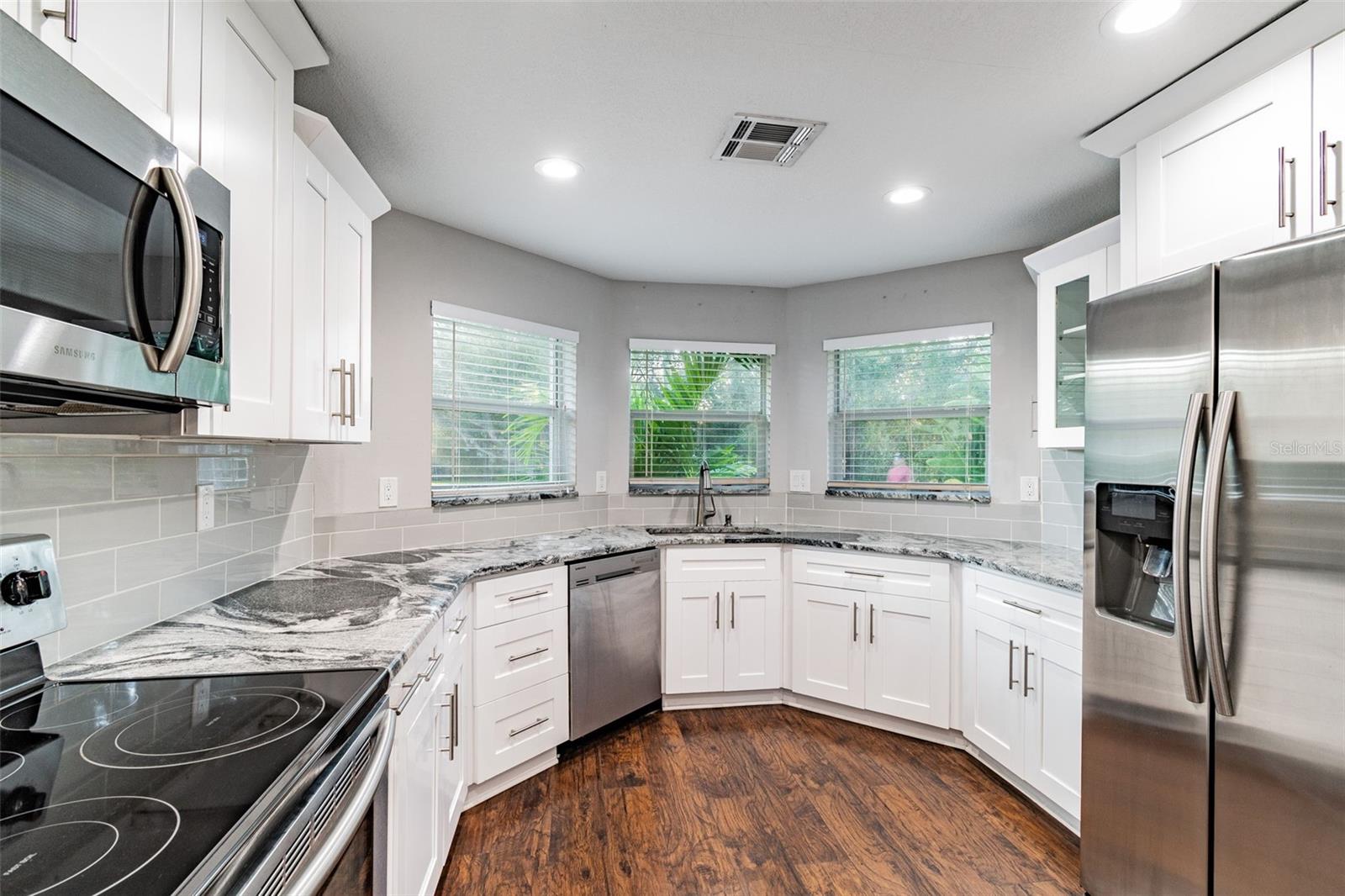 3208 W NAPOLEON AVE — photo 4