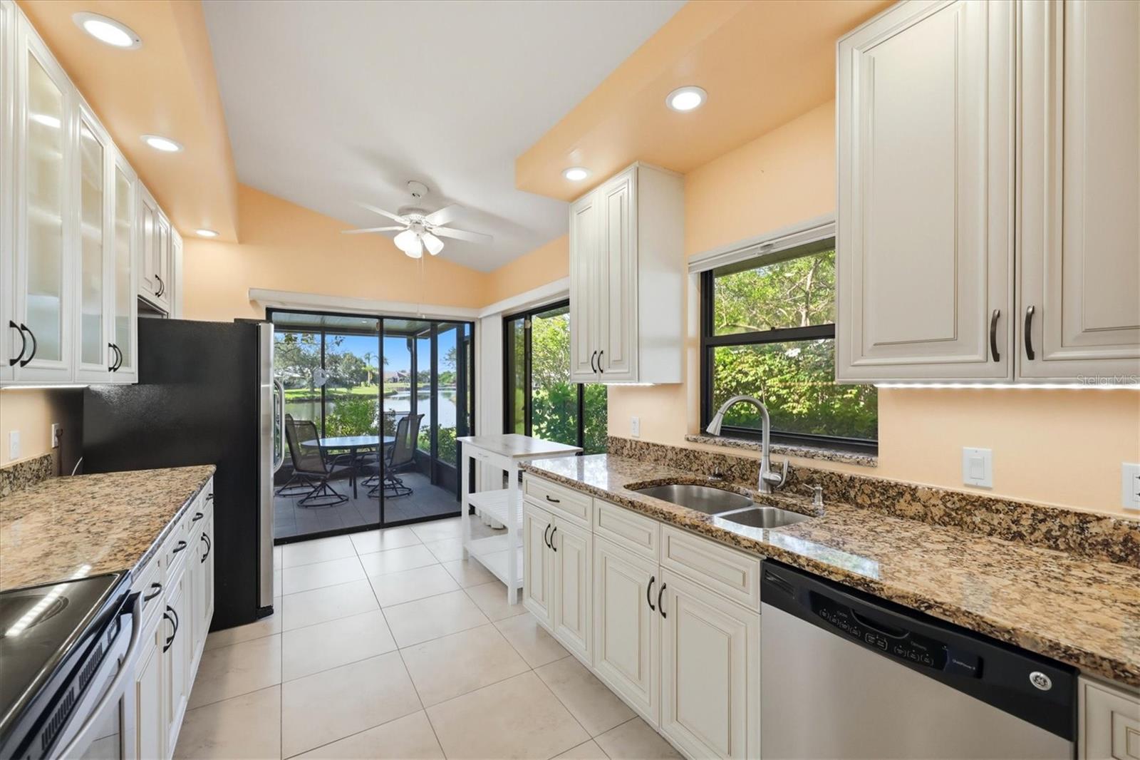 214 SOUTHAMPTON DR #327 — photo 10