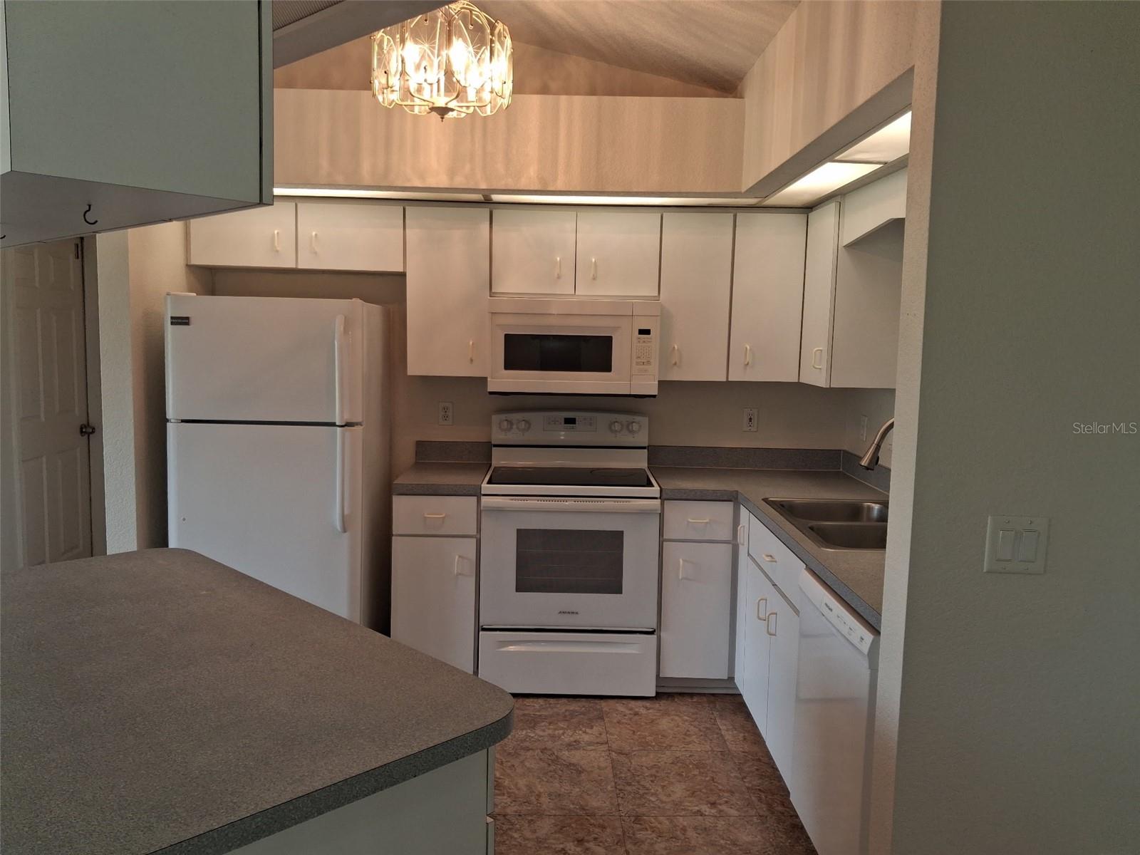 2420 DUMONT LN — photo 6