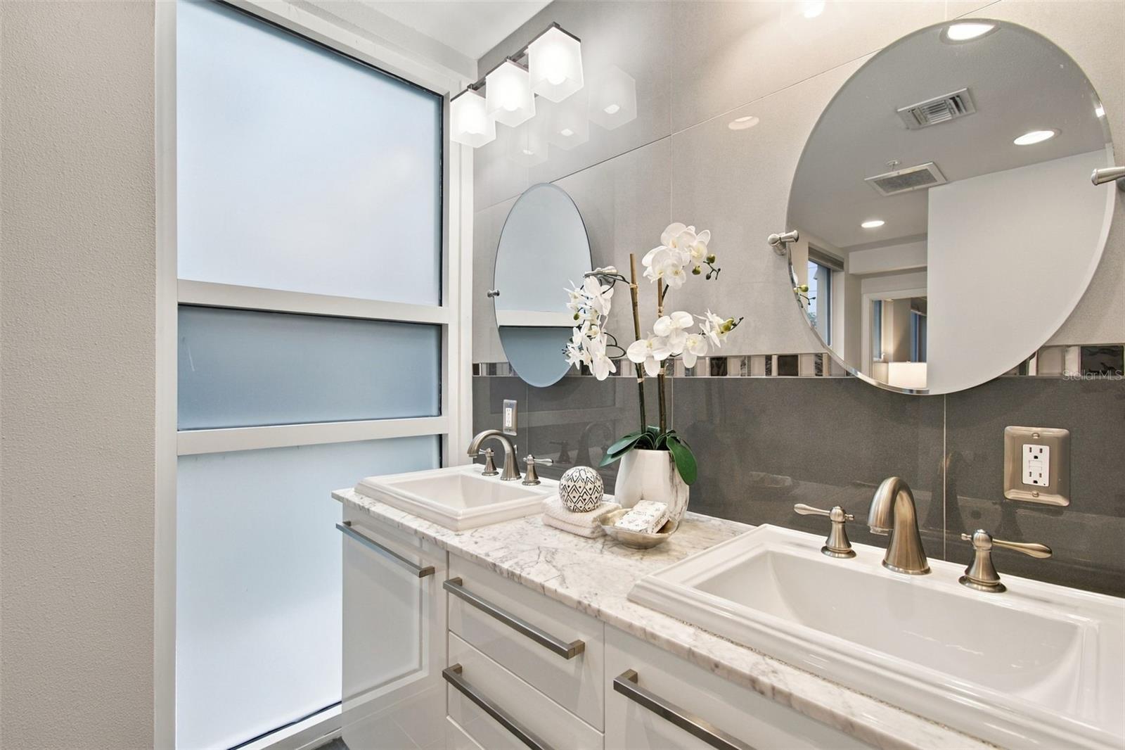 205 5TH AVE N #201 — photo 26