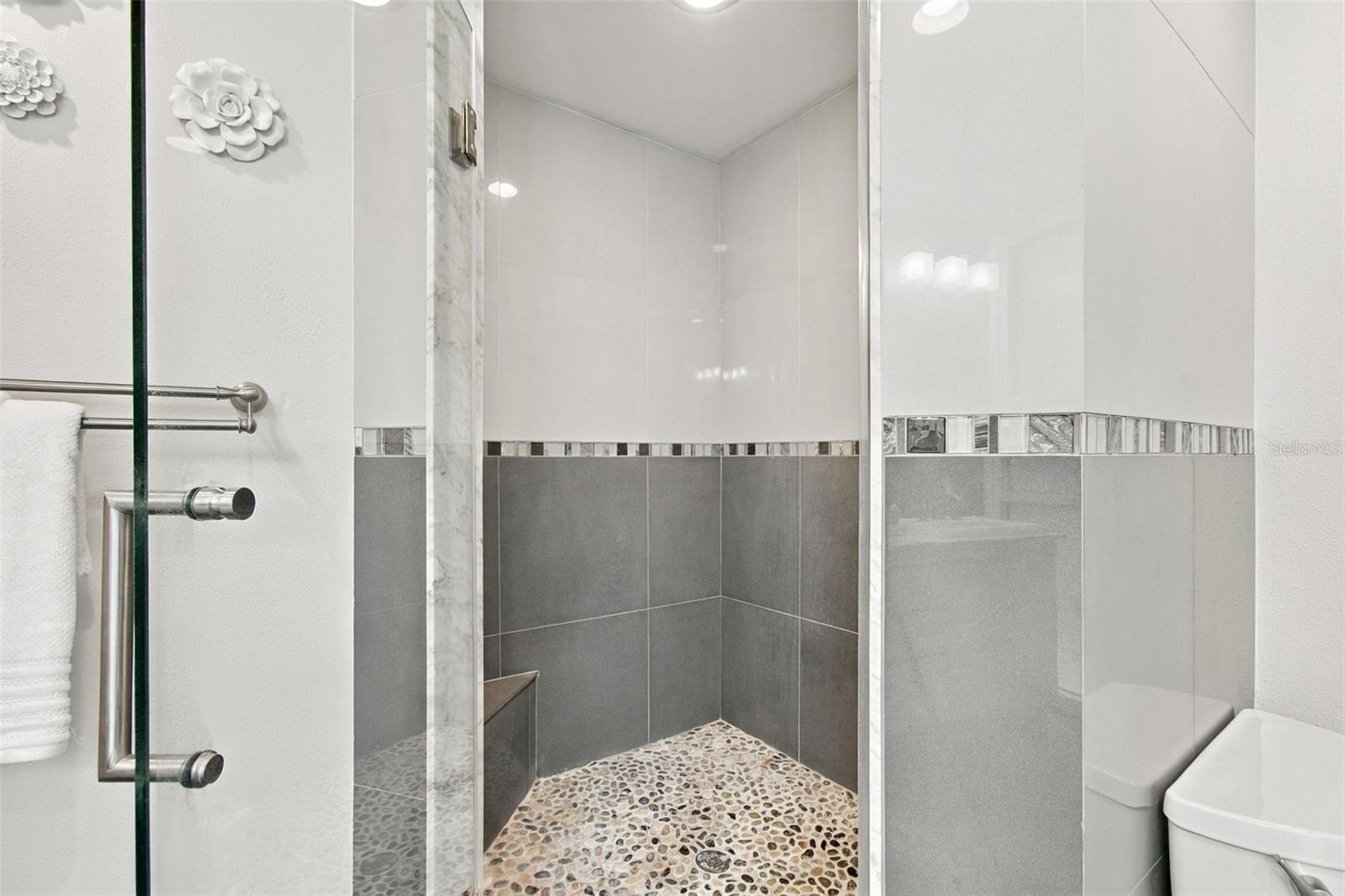 205 5TH AVE N #201 — photo 33