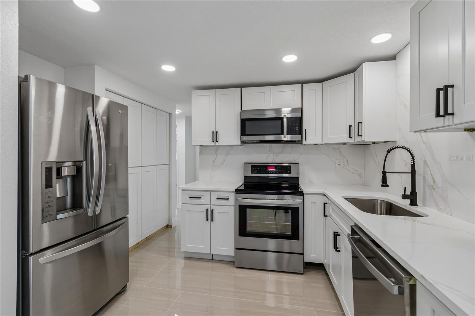 1467 CLASSIC DR — photo 19