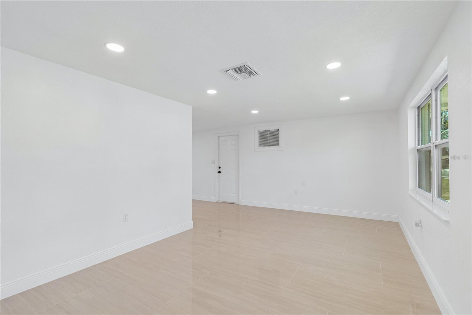 1467 CLASSIC DR — photo 12