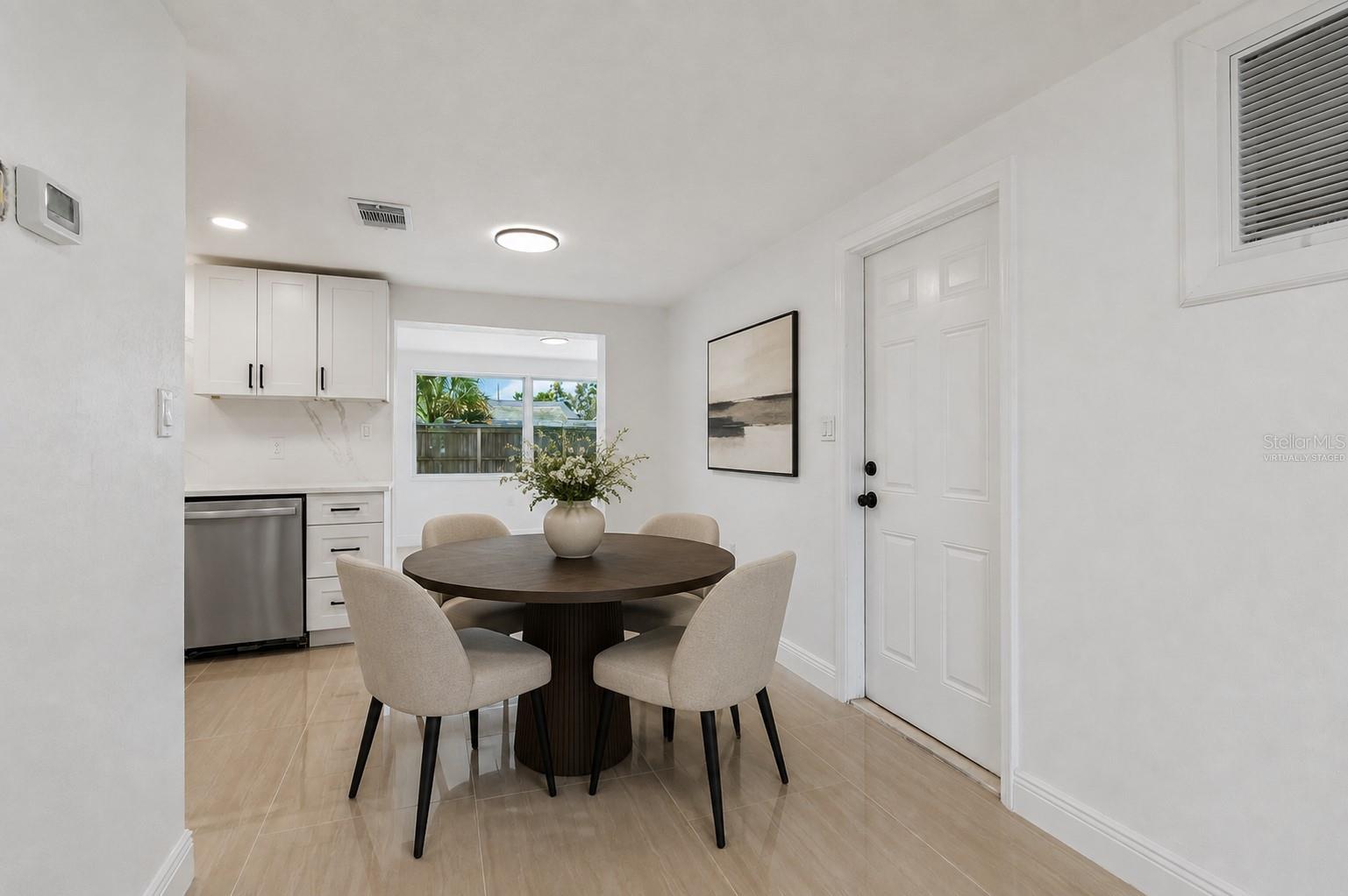 1467 CLASSIC DR — photo 17