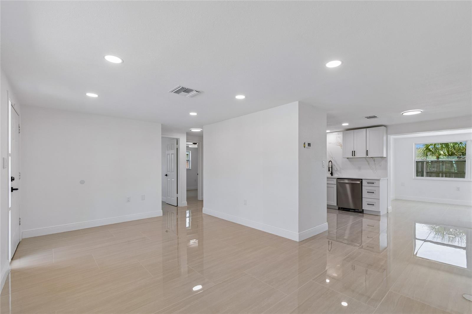 1467 CLASSIC DR — photo 16