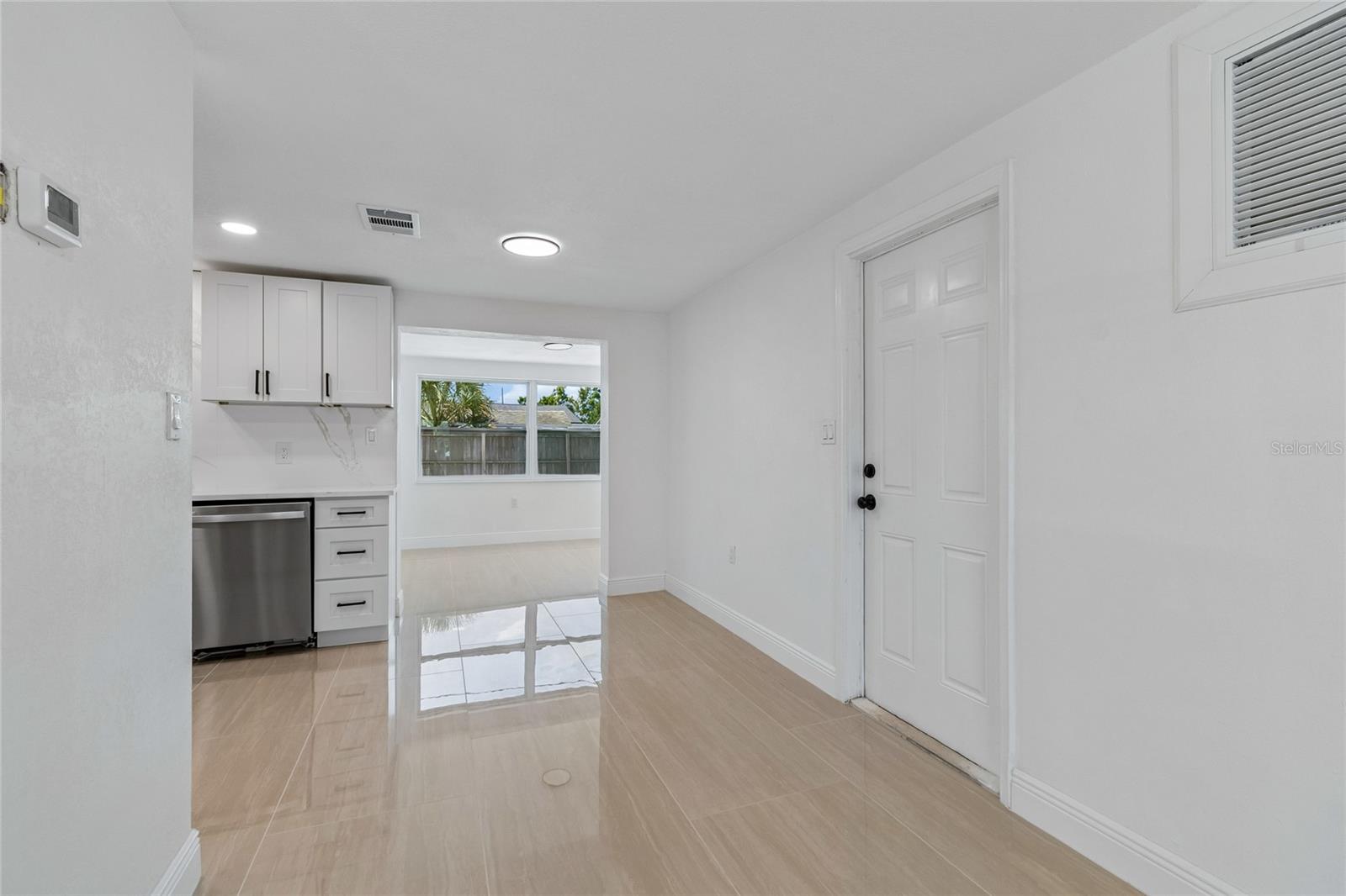 1467 CLASSIC DR — photo 18
