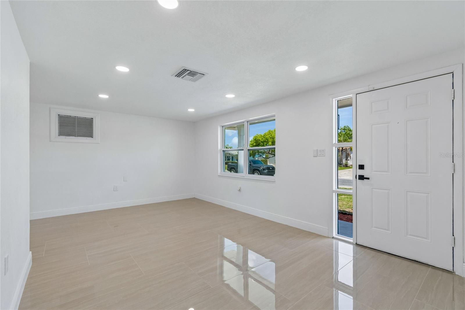 1467 CLASSIC DR — photo 14
