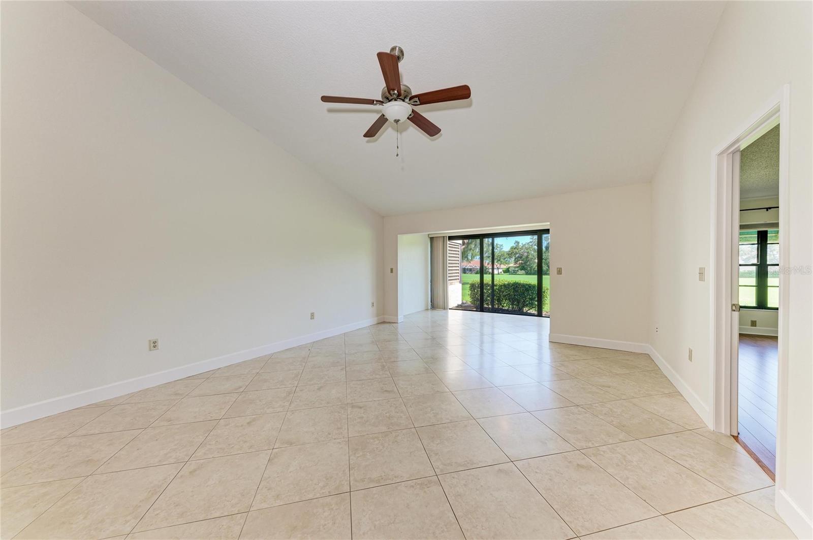 6085 CLUBSIDE DR — photo 11