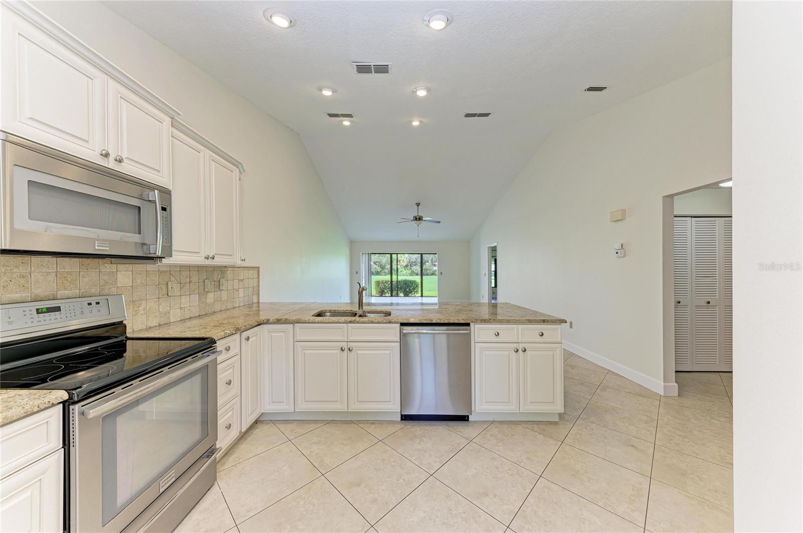 6085 CLUBSIDE DR — photo 18