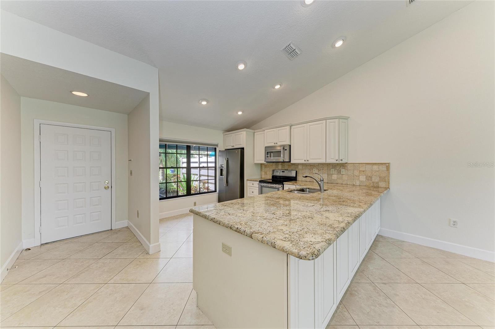 6085 CLUBSIDE DR — photo 14