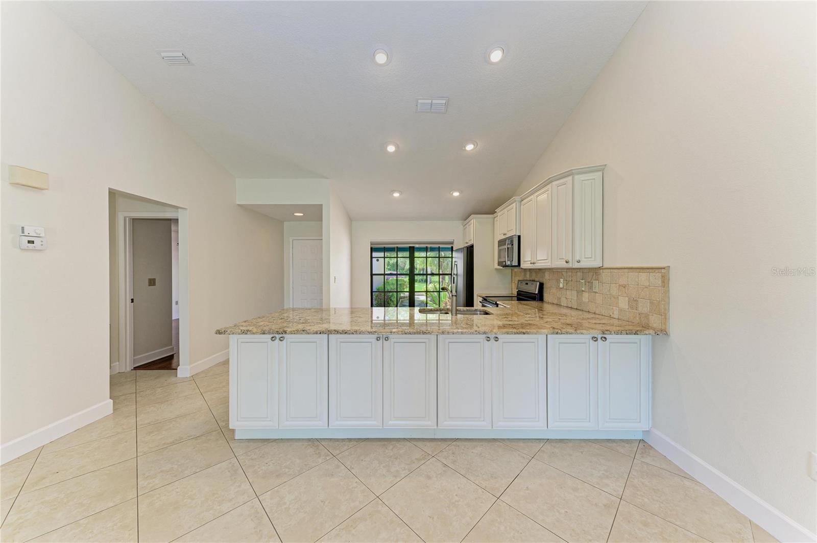 6085 CLUBSIDE DR — photo 13