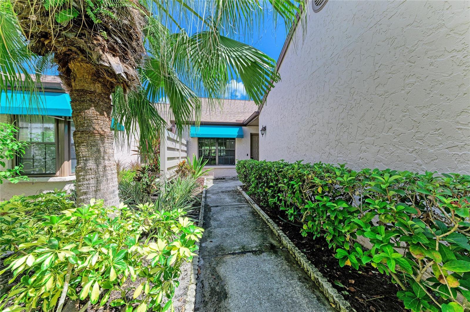 6085 CLUBSIDE DR — photo 2