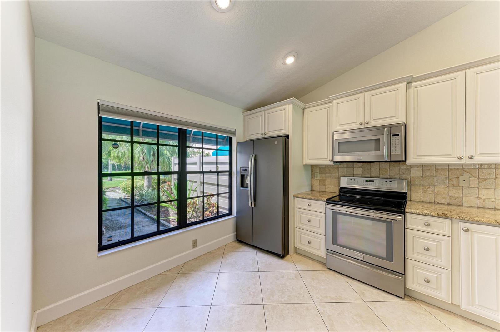 6085 CLUBSIDE DR — photo 17