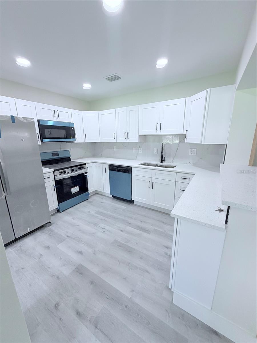 10801 N EDISON AVE — photo 11