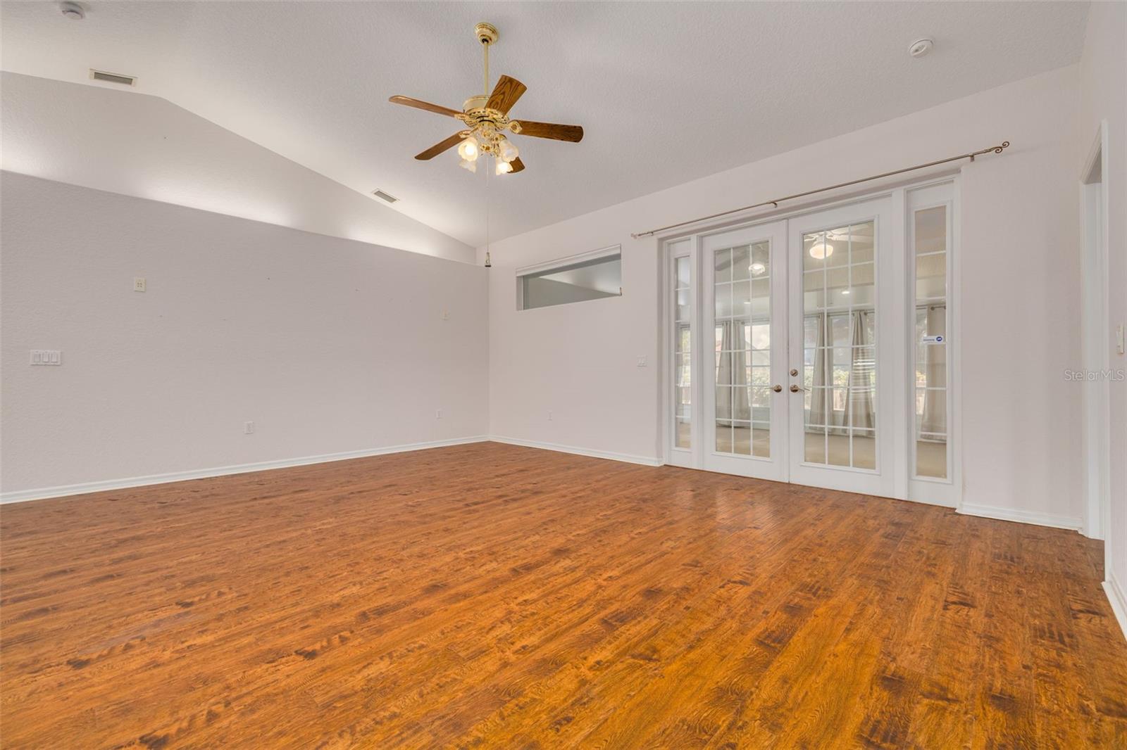 2102 BRADFORD ST — photo 7