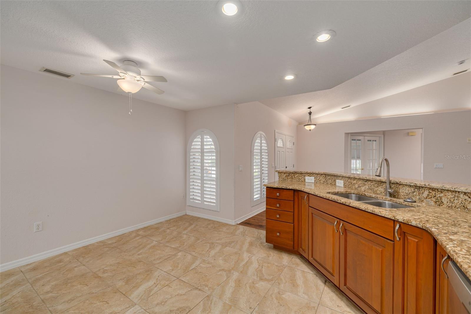 2102 BRADFORD ST — photo 12