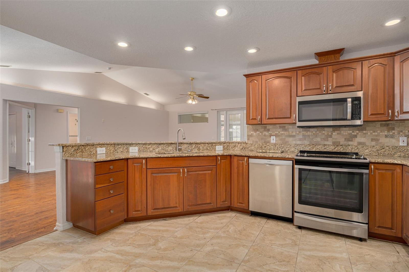2102 BRADFORD ST — photo 11