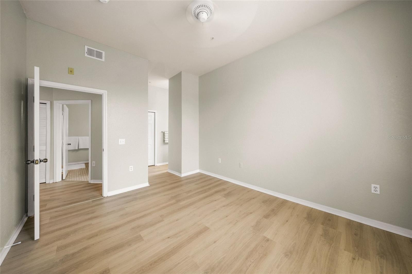 5152 NORTHRIDGE RD #304 — photo 18