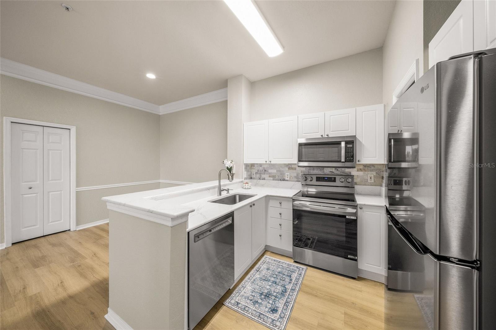 5152 NORTHRIDGE RD #304 — photo 9