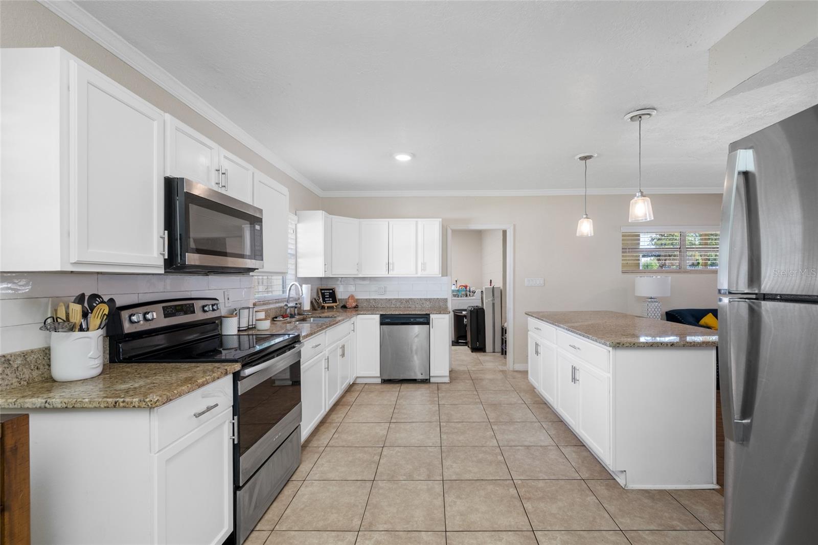 6410 WALTON WAY — photo 5