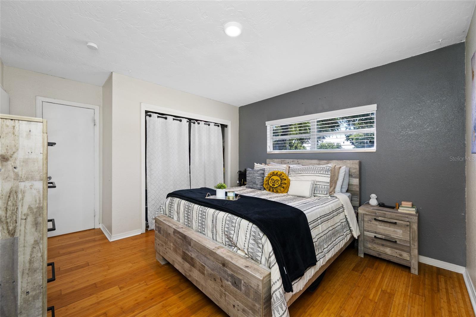6410 WALTON WAY — photo 8