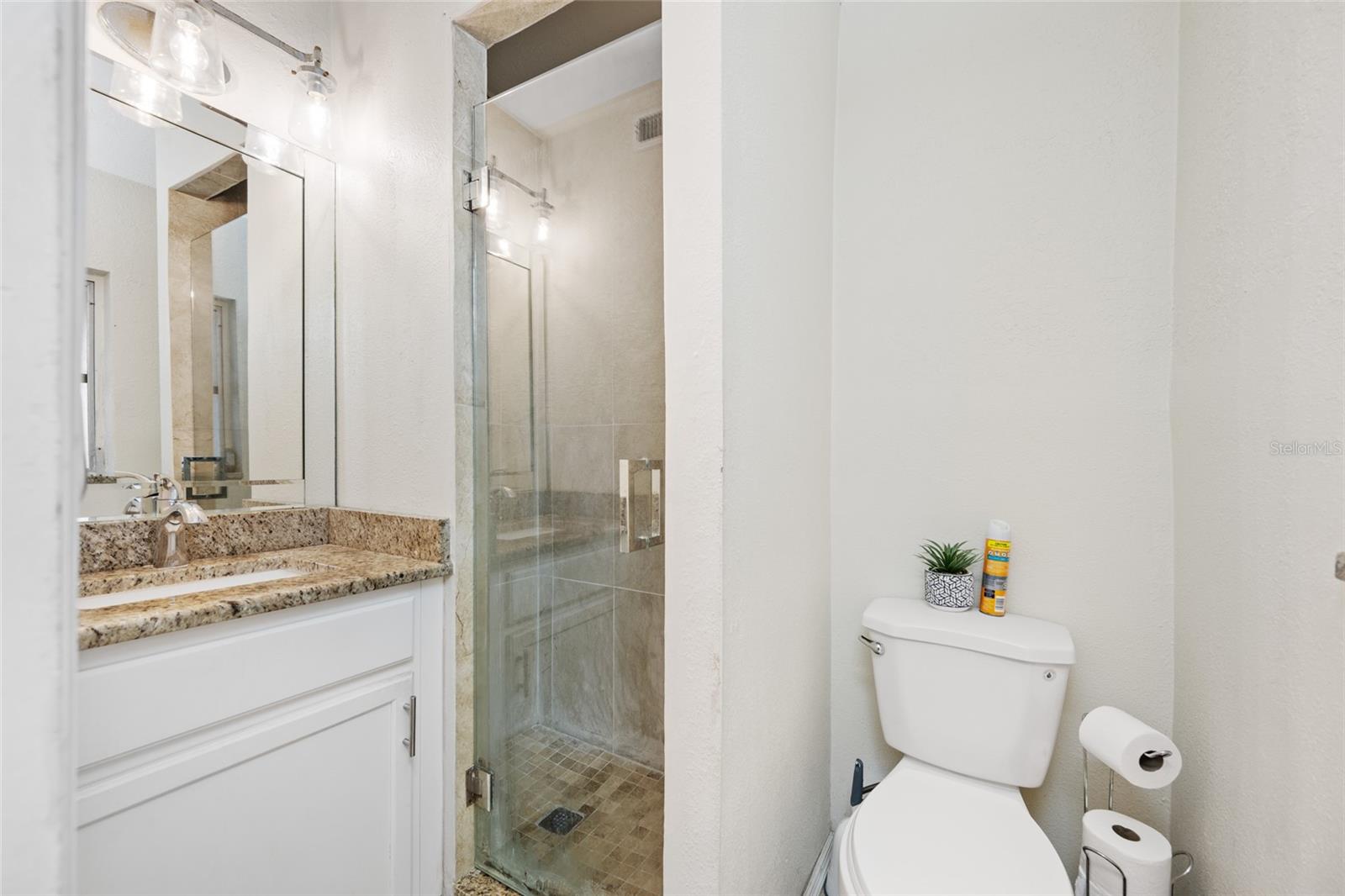 6410 WALTON WAY — photo 9