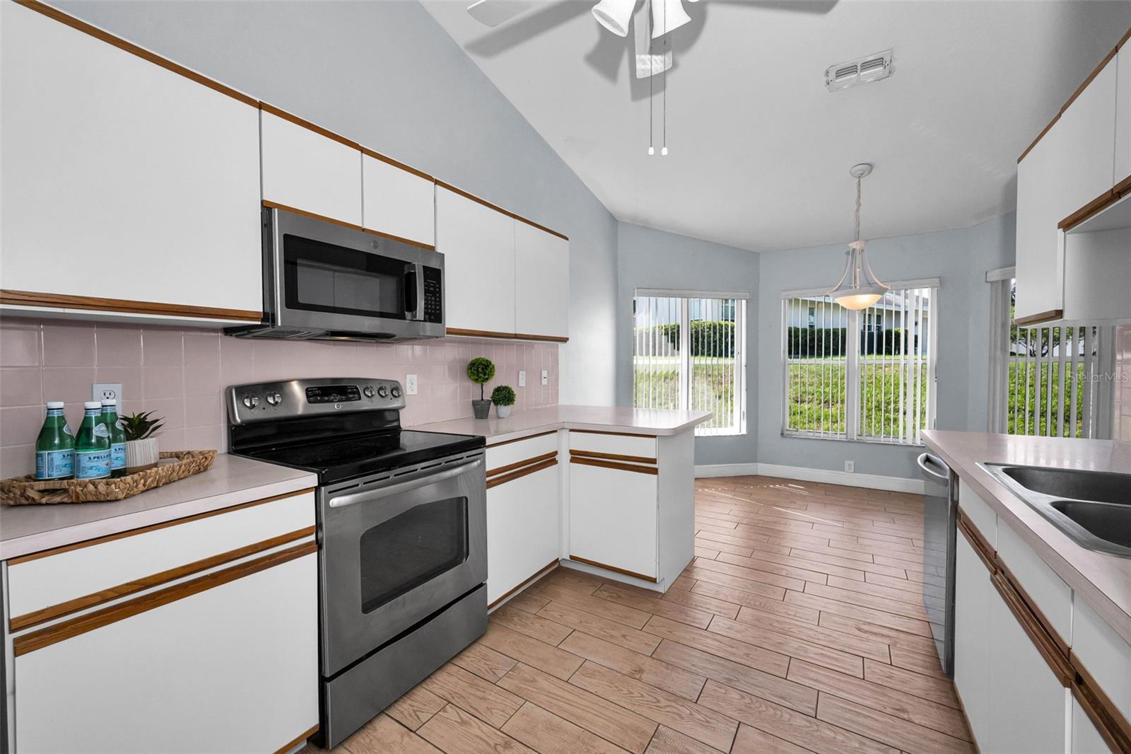 8919 KEATS DR — photo 4