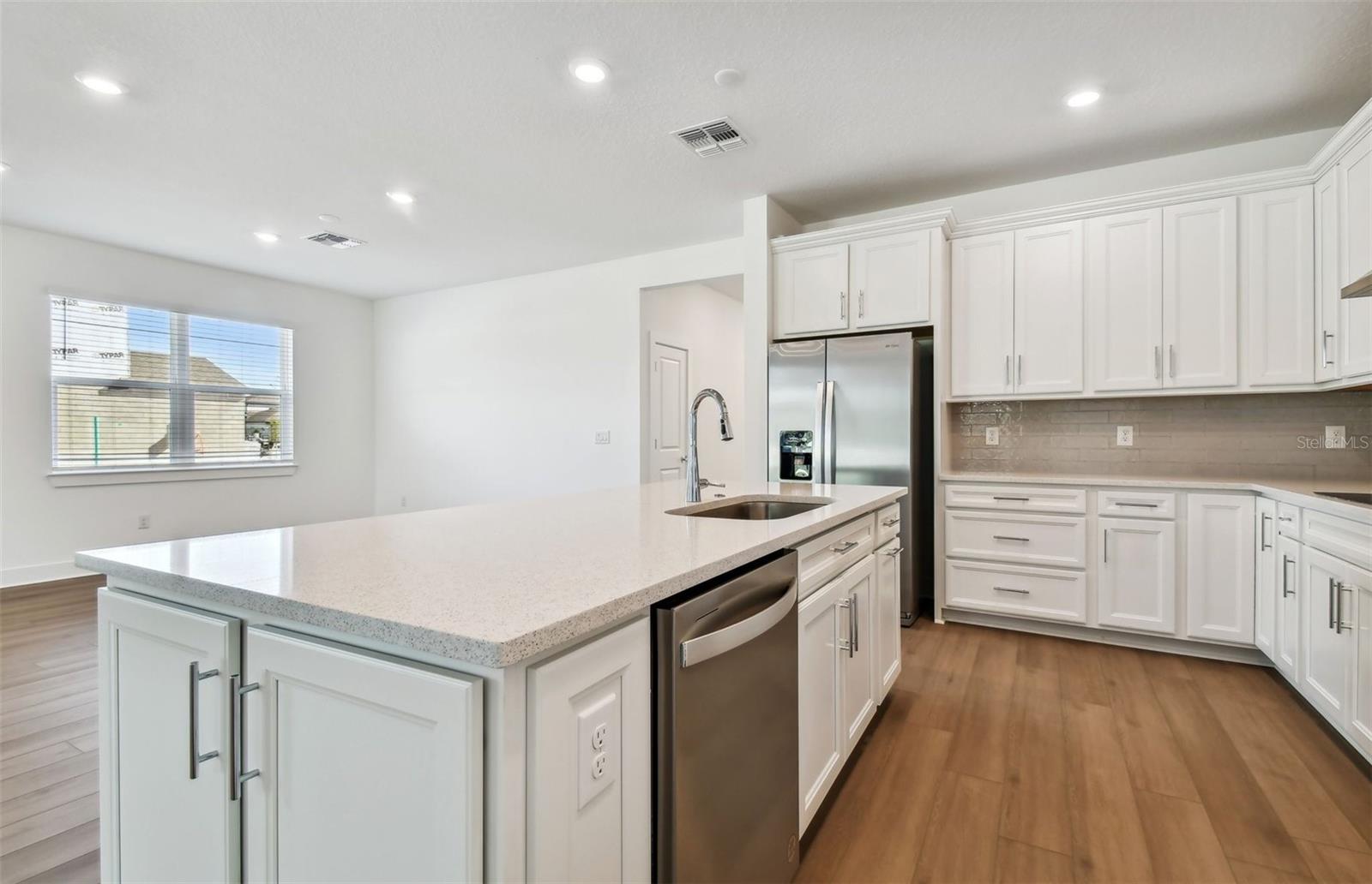 5245 WOLF CREEK DR — photo 6