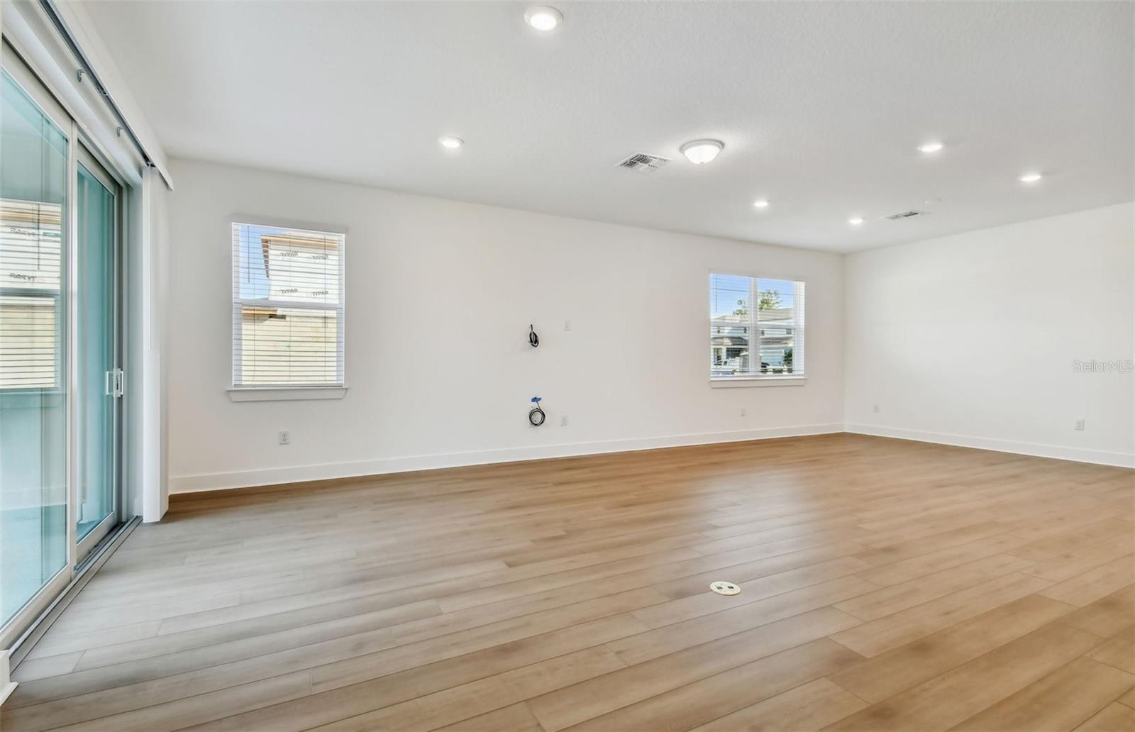 5245 WOLF CREEK DR — photo 10