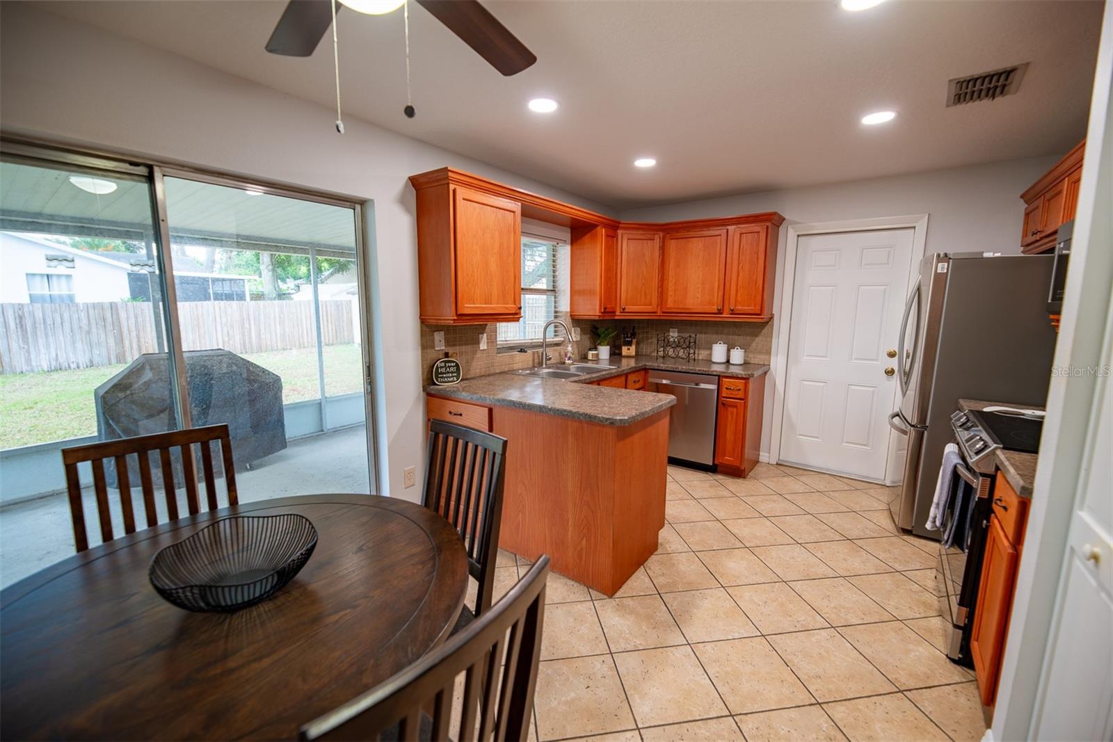 2613 SUMMIT ST — photo 9