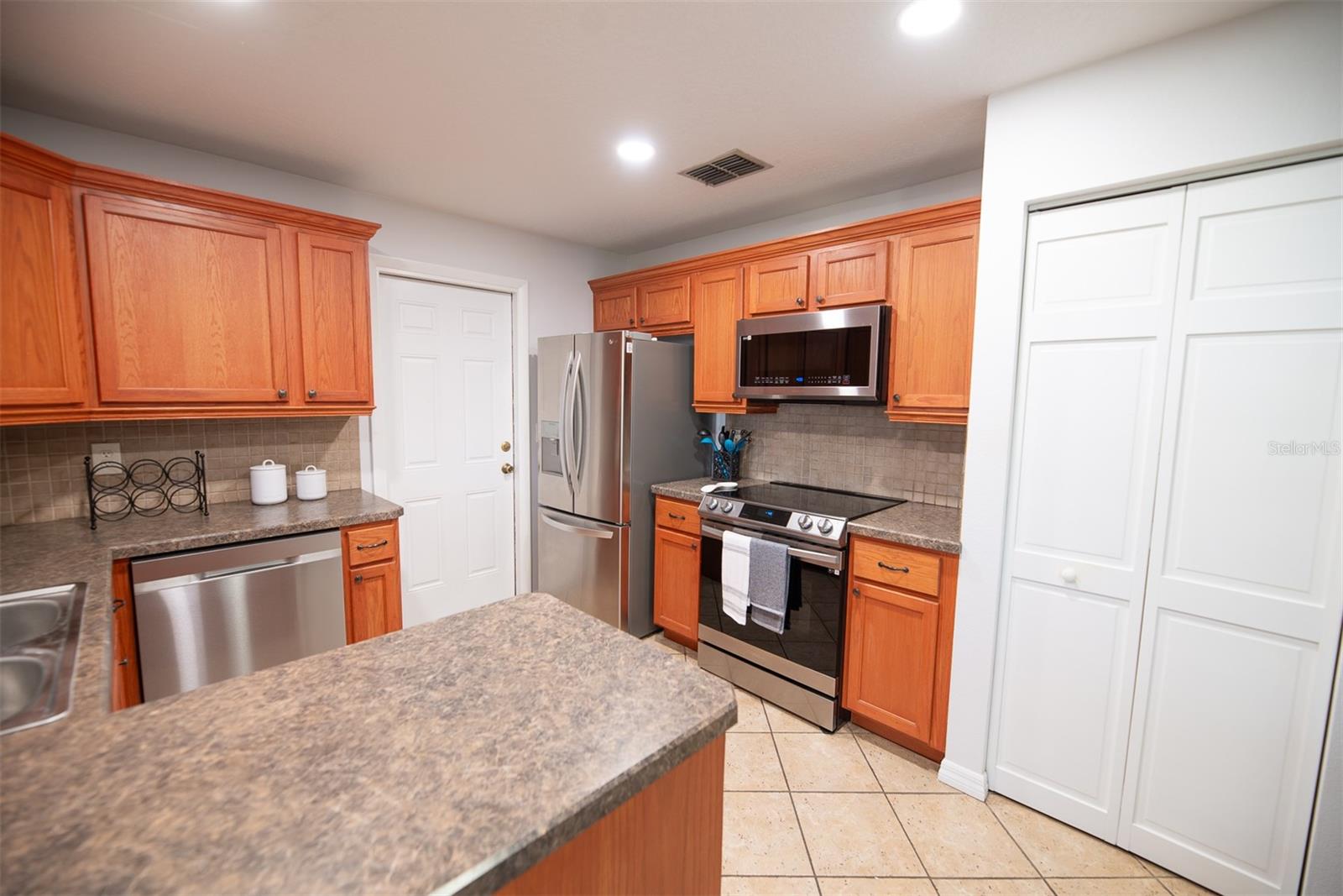 2613 SUMMIT ST — photo 10