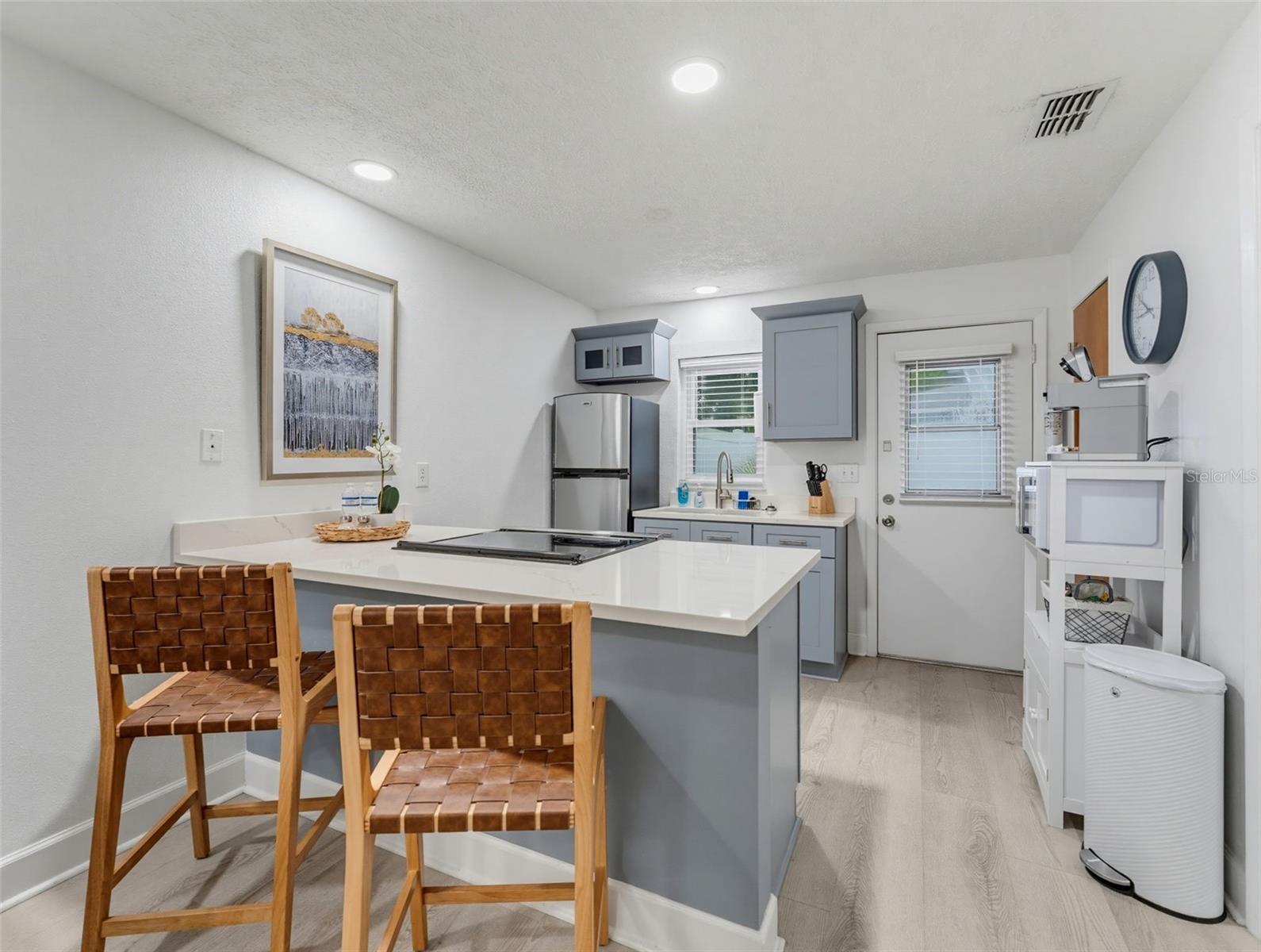 5635 MONTANA AVE — photo 4