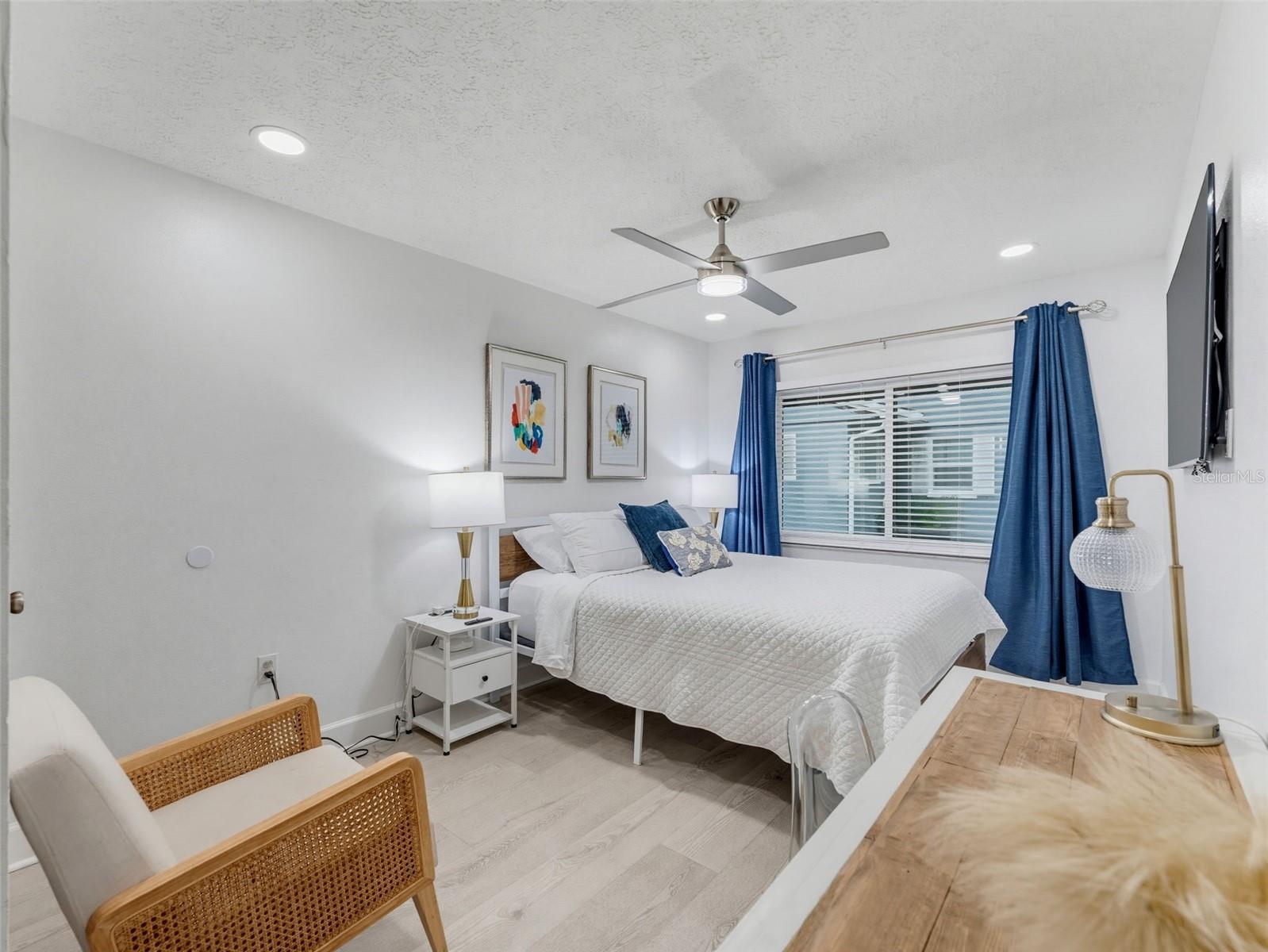 5635 MONTANA AVE — photo 6
