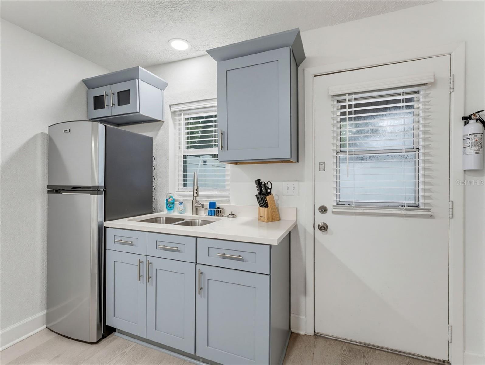 5635 MONTANA AVE — photo 5