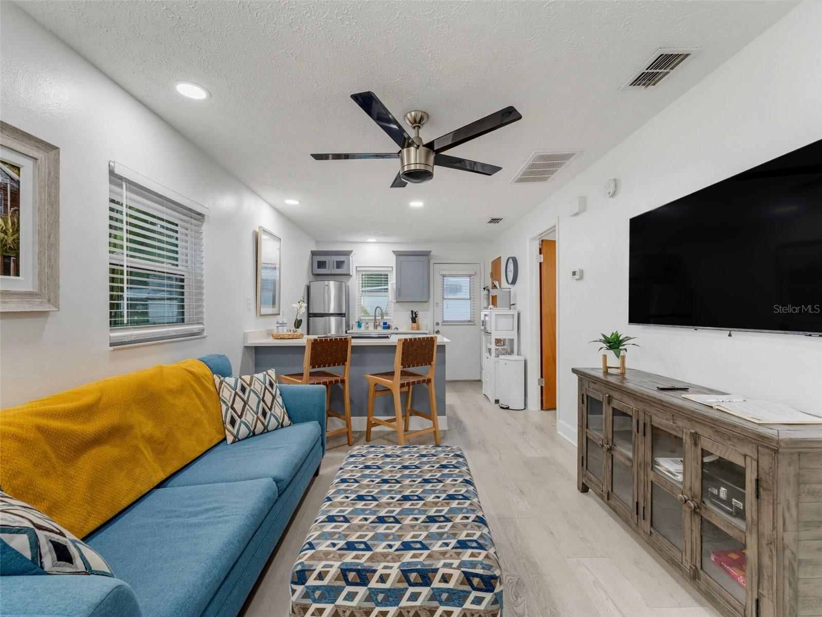 5635 MONTANA AVE — photo 3