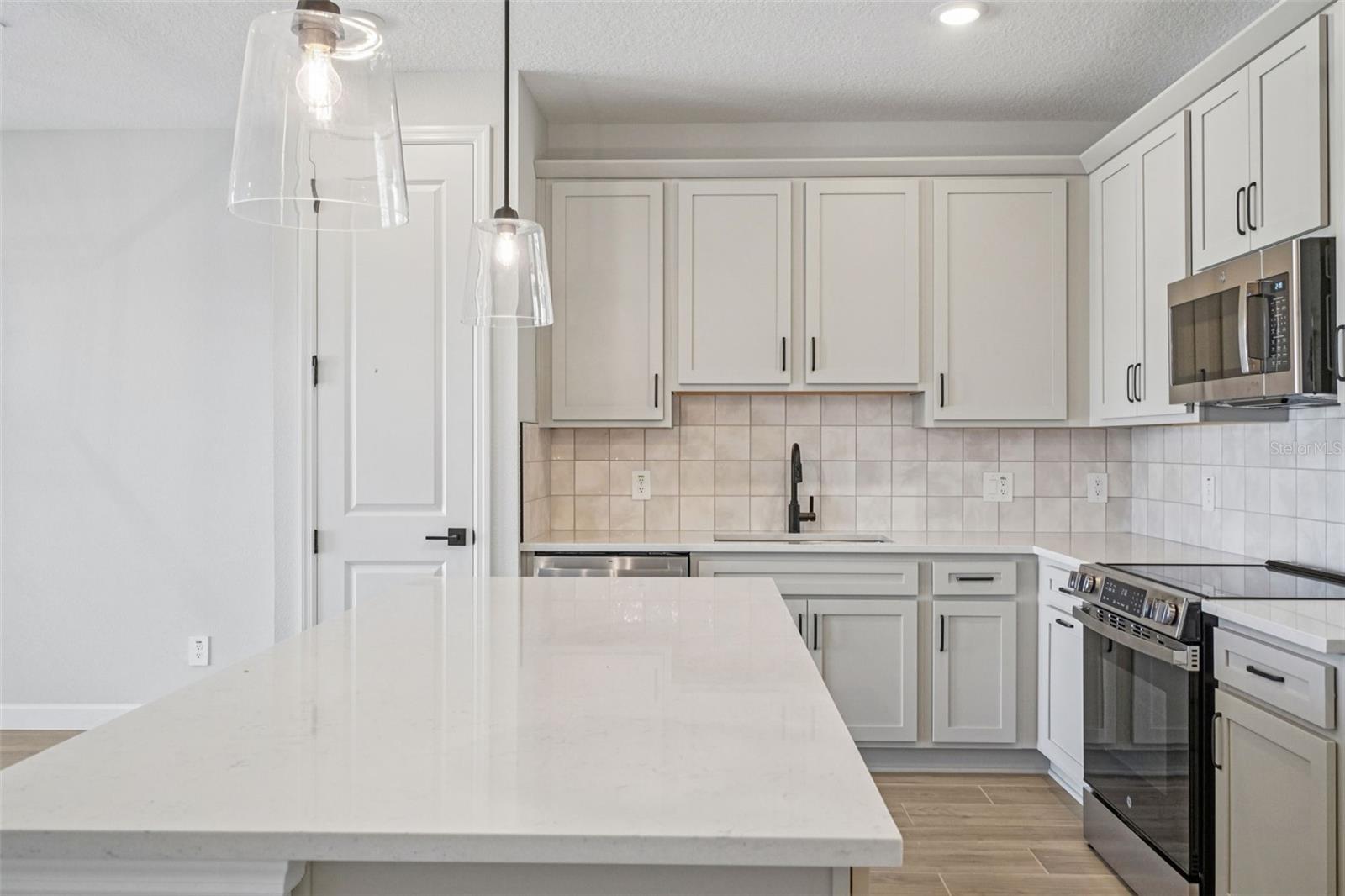7324 DEER VALLEY CIRCLE — photo 10