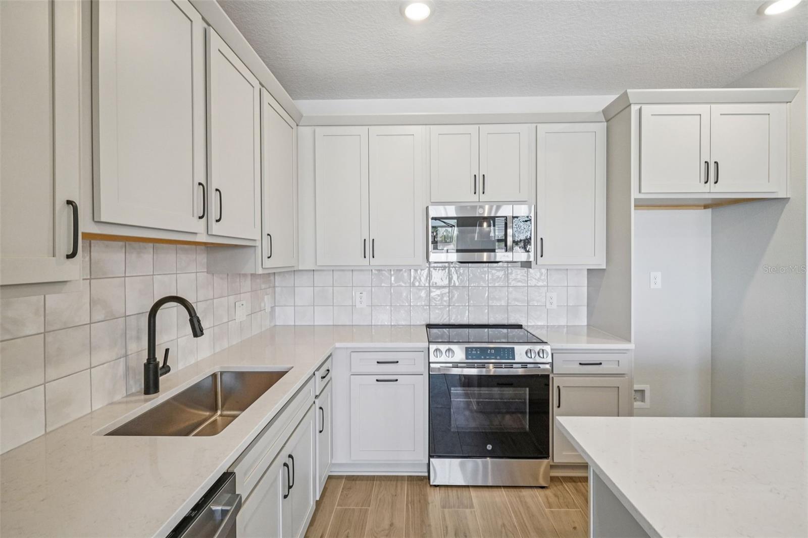 7324 DEER VALLEY CIRCLE — photo 9