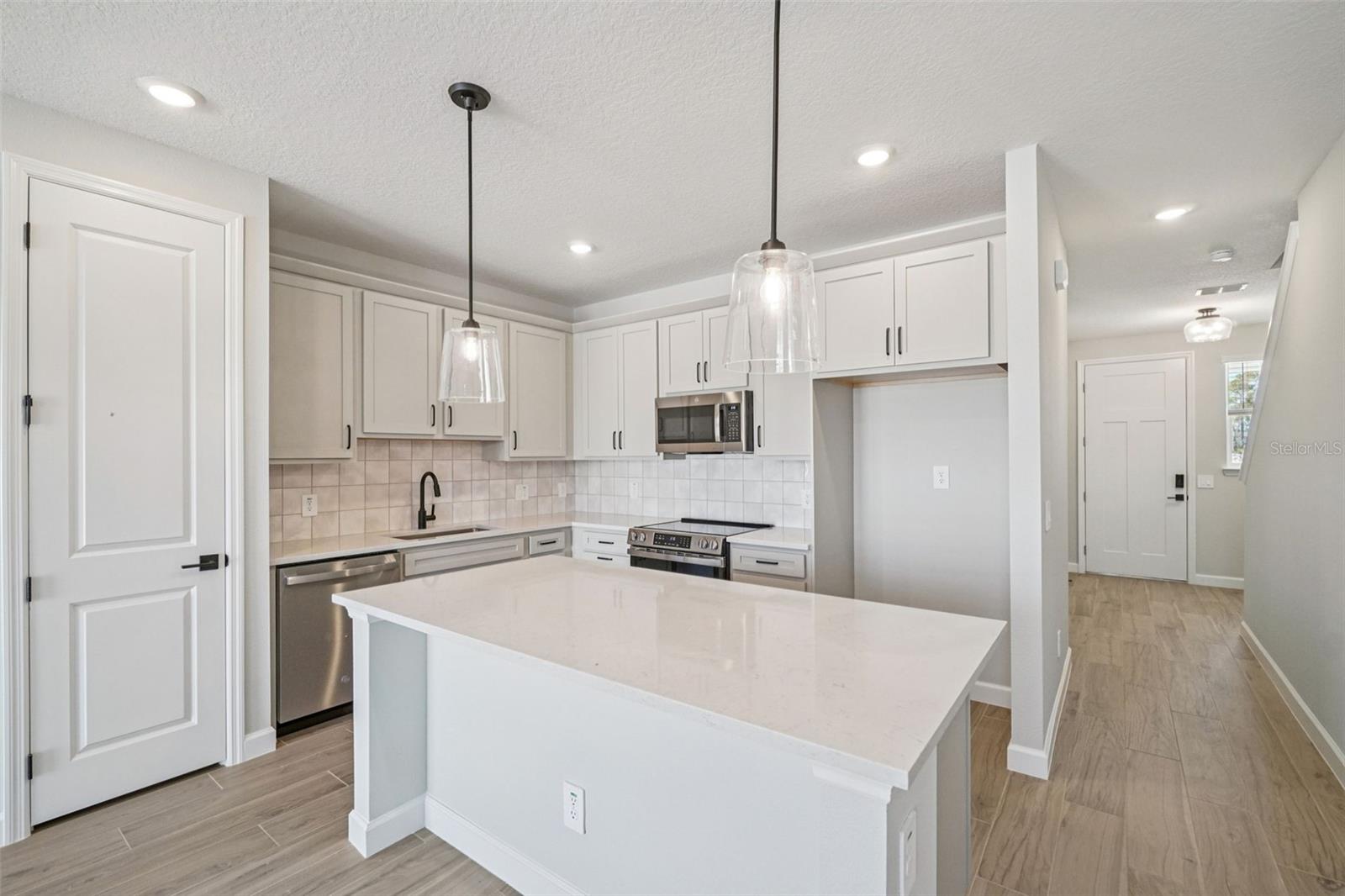 7324 DEER VALLEY CIRCLE — photo 8