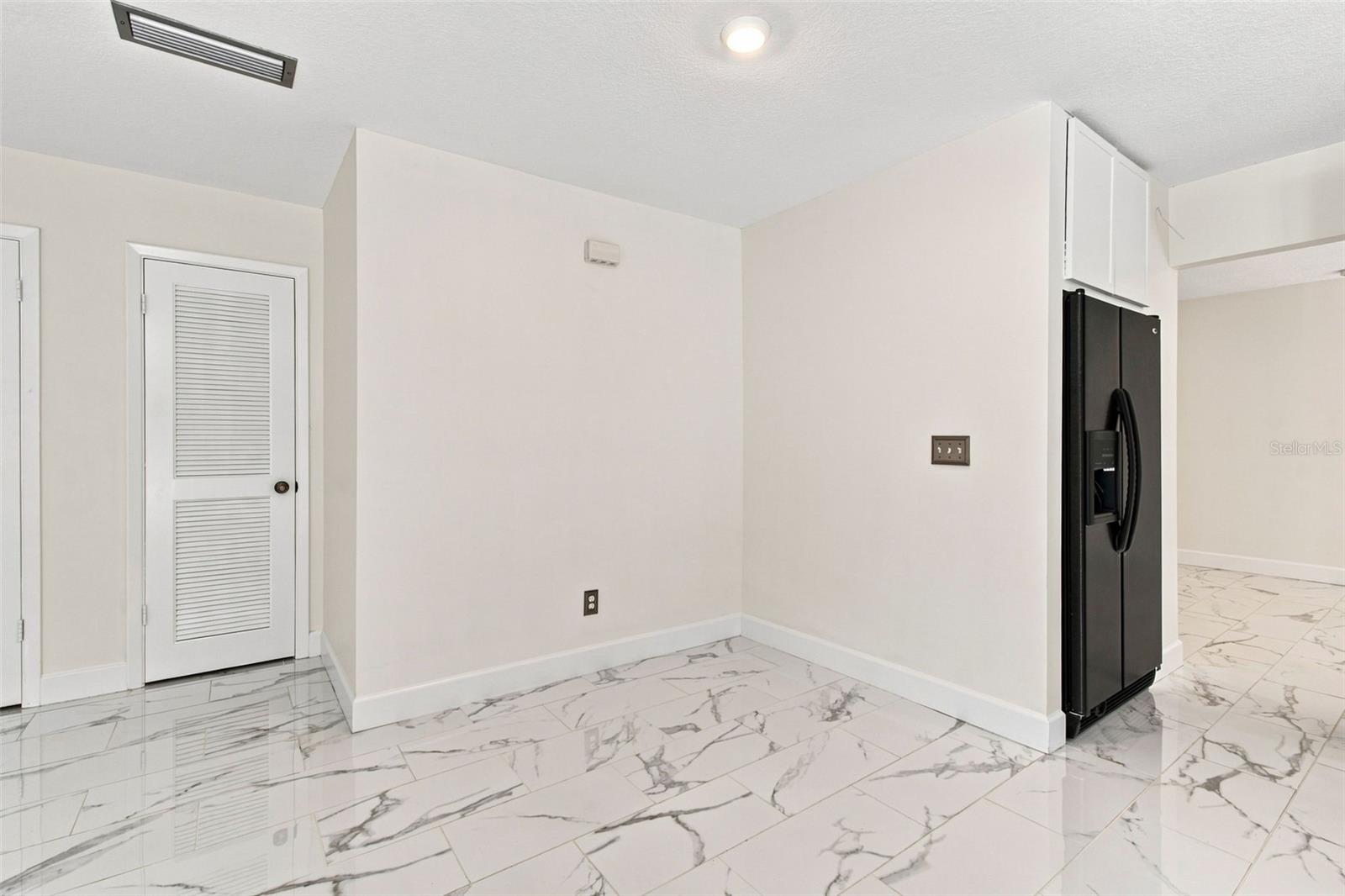 7233 WOODBROOK DR — photo 20