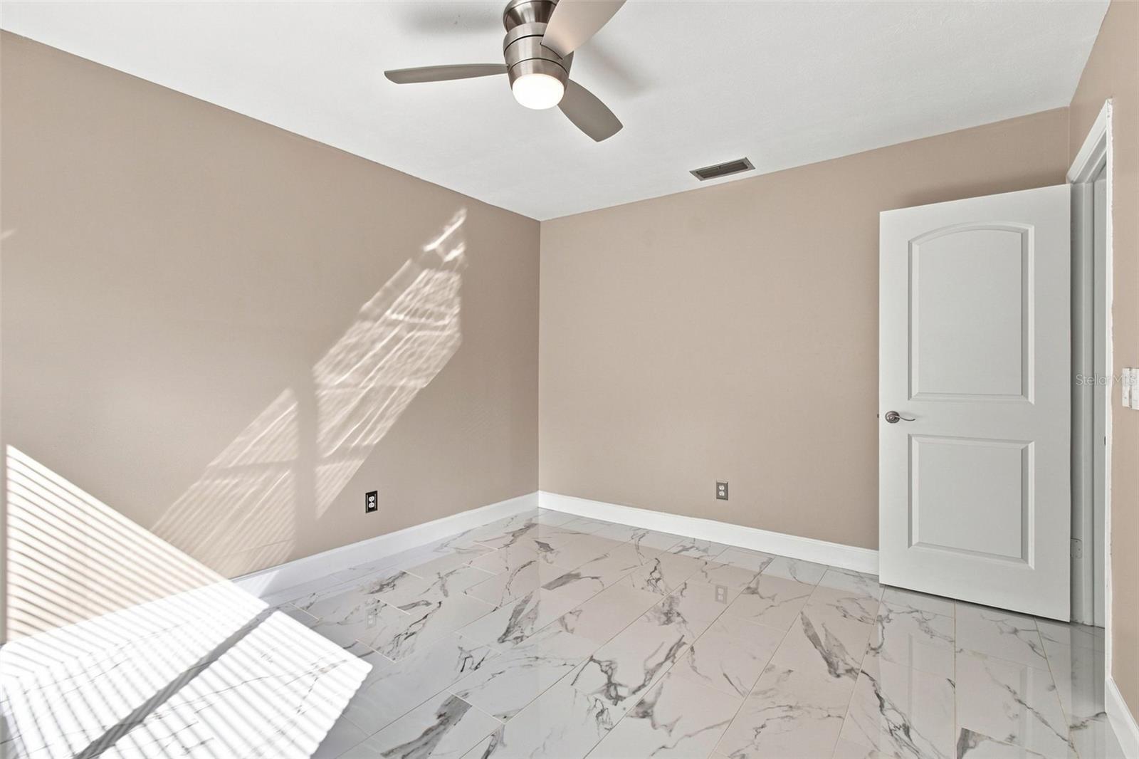 7233 WOODBROOK DR — photo 33