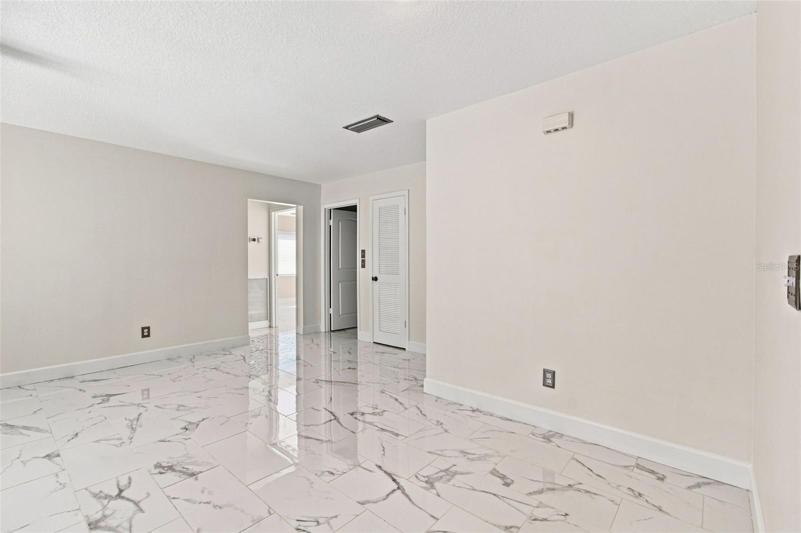 7233 WOODBROOK DR — photo 21