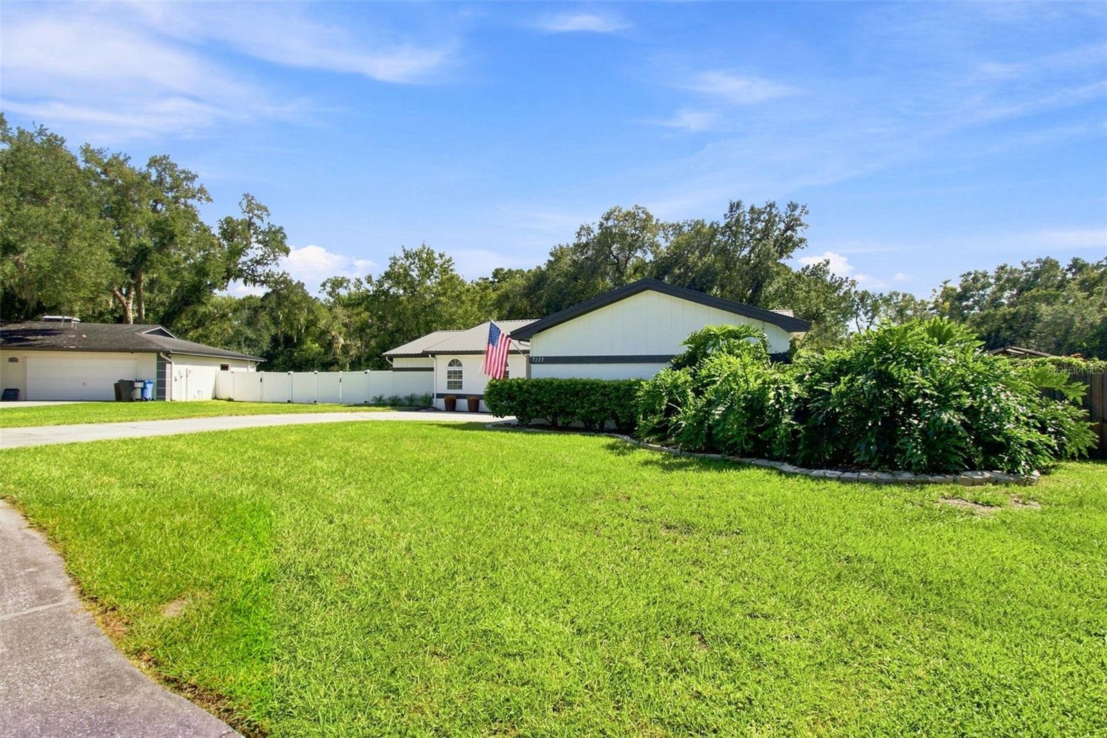 7233 WOODBROOK DR — photo 55