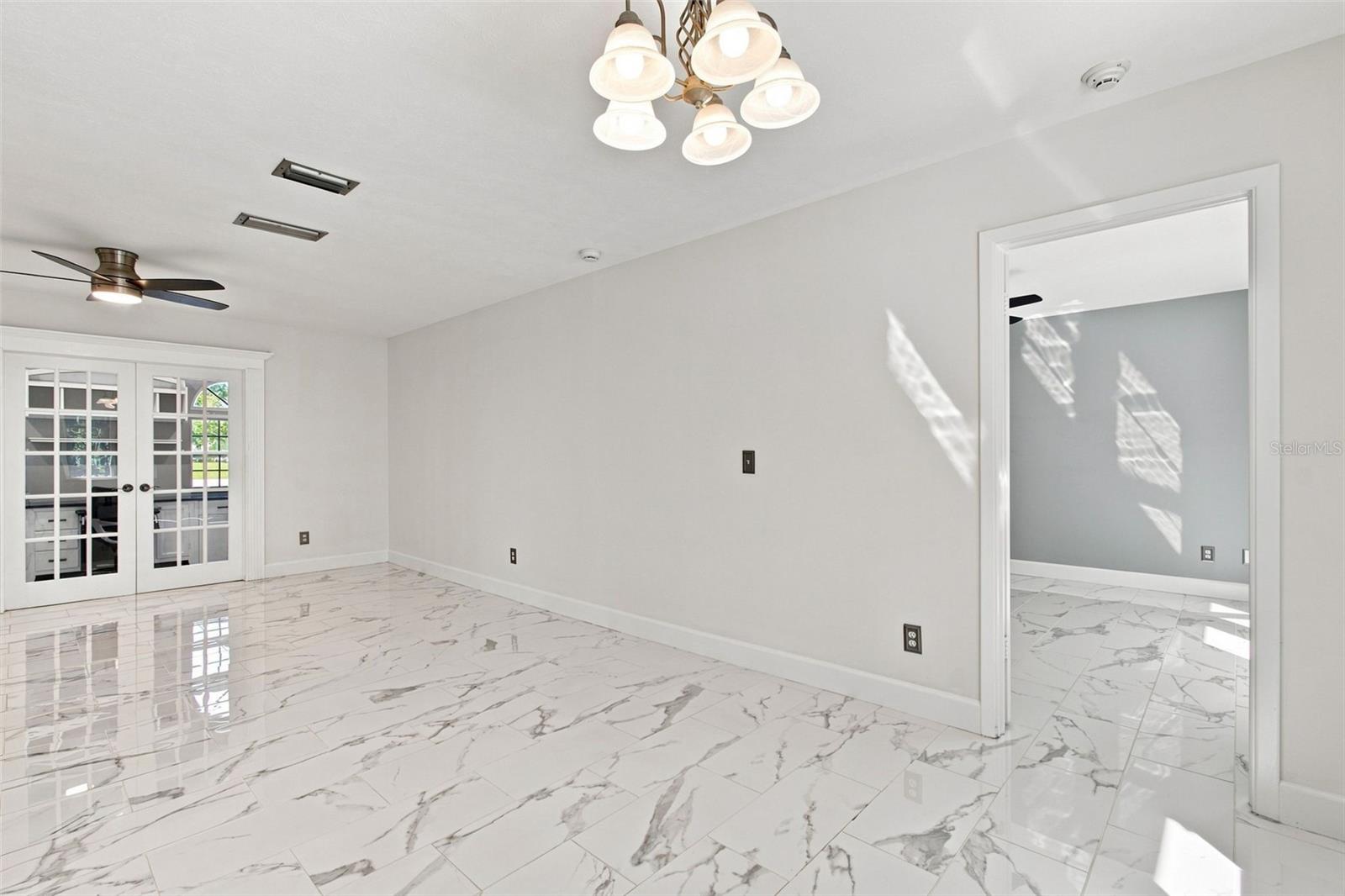 7233 WOODBROOK DR — photo 15